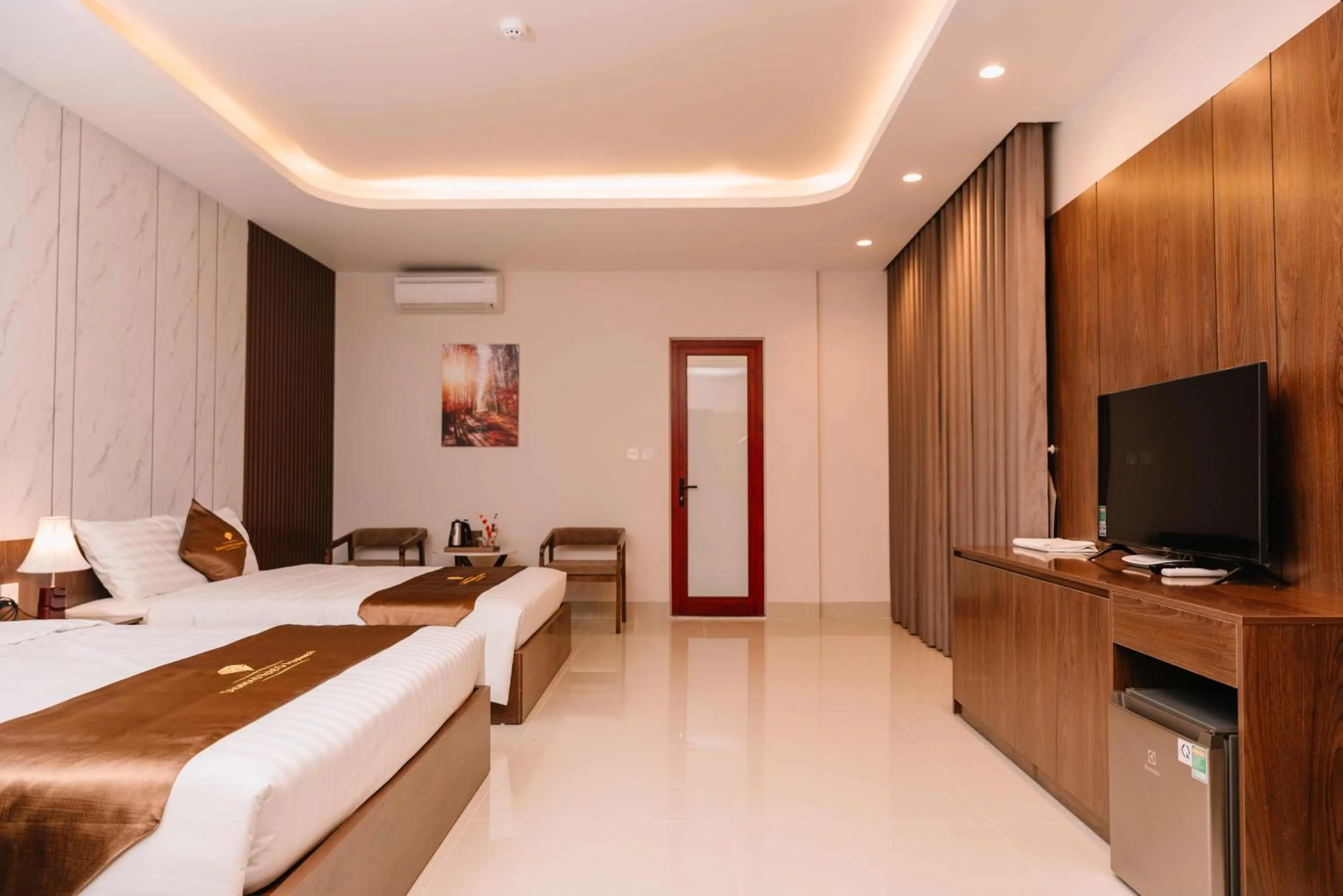 Bedroom, Bed in Diamond Hotel