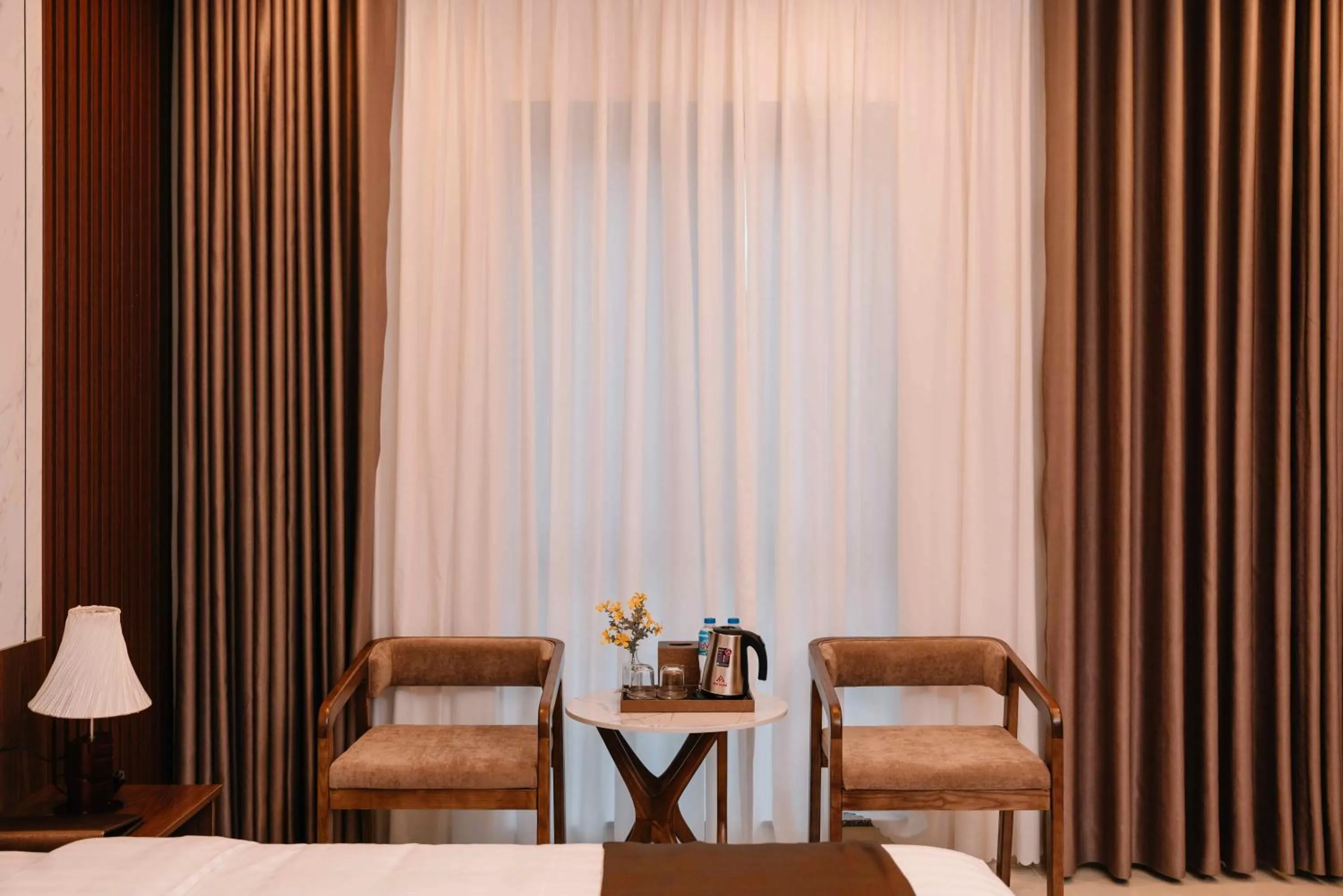 Bedroom, Bed in Diamond Hotel