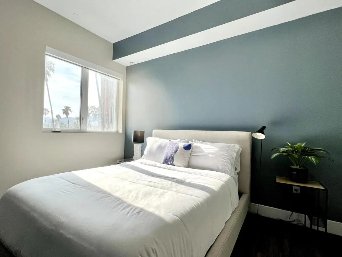 Bed in Large Hollywood Corner 2 Bedroom with Private Balcony