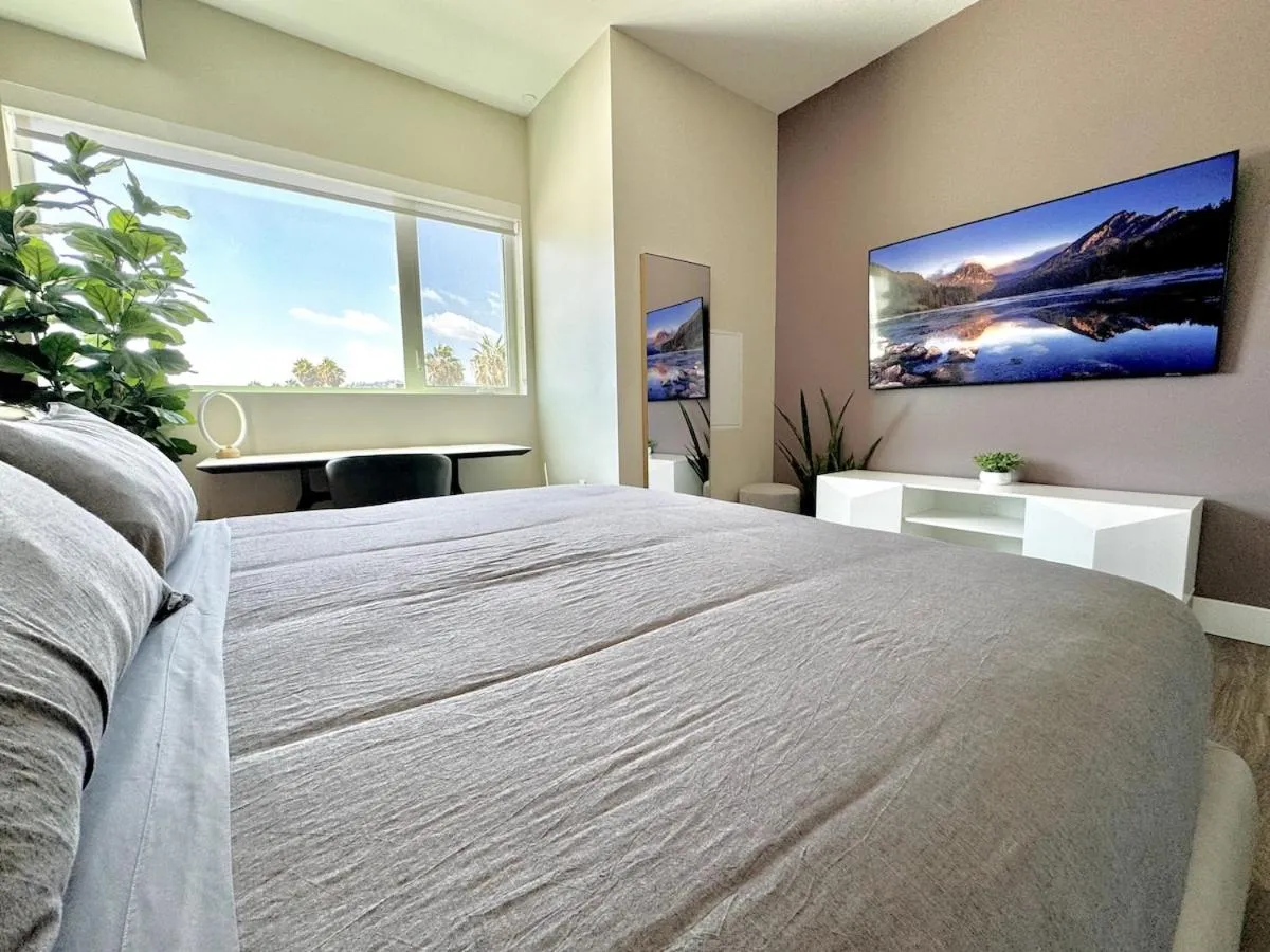 Bed in Large Hollywood Corner 2 Bedroom with Private Balcony