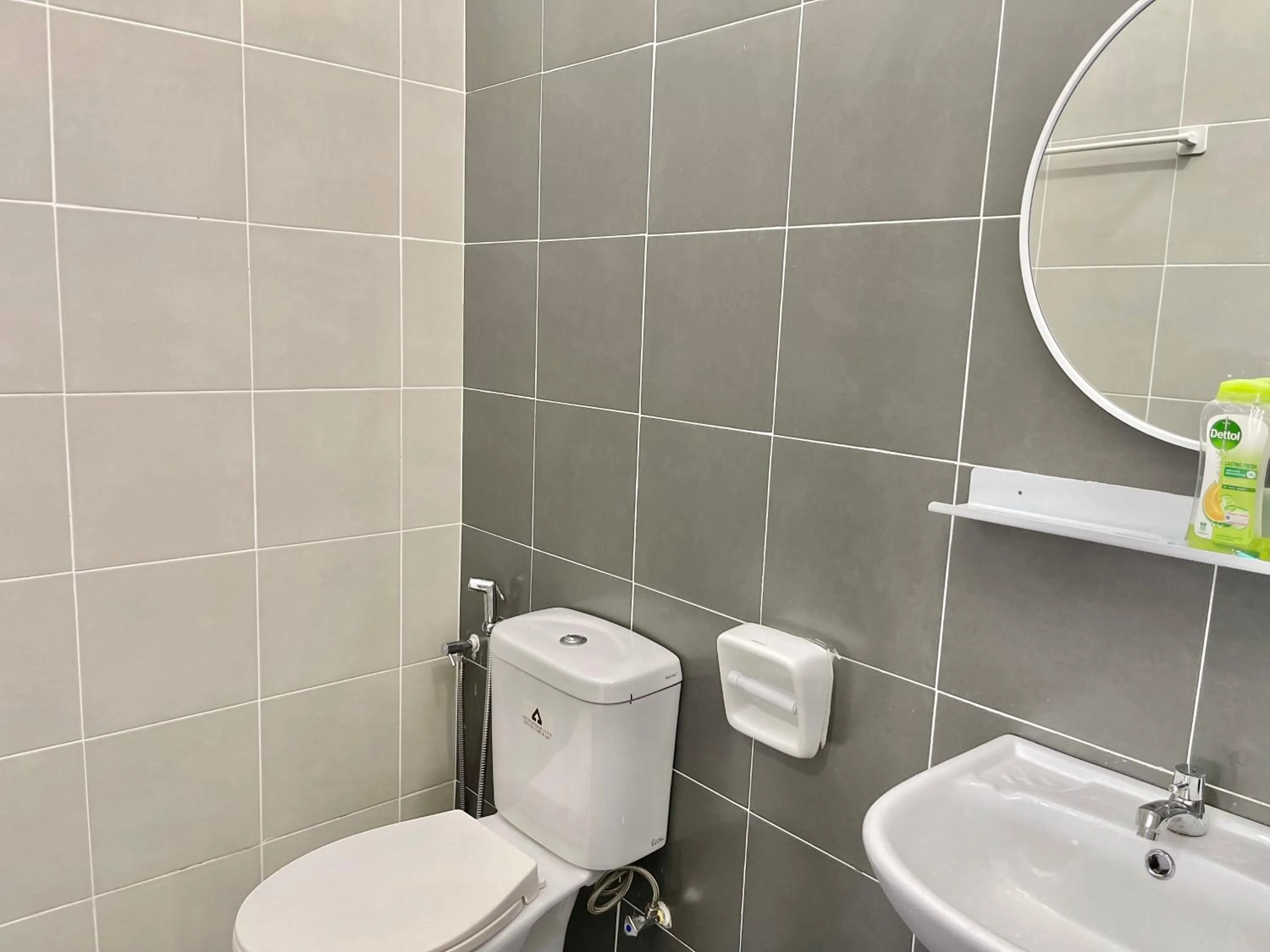 Toilet in Homestay Gambang Modern vintage OZZY GUESTHOUSE