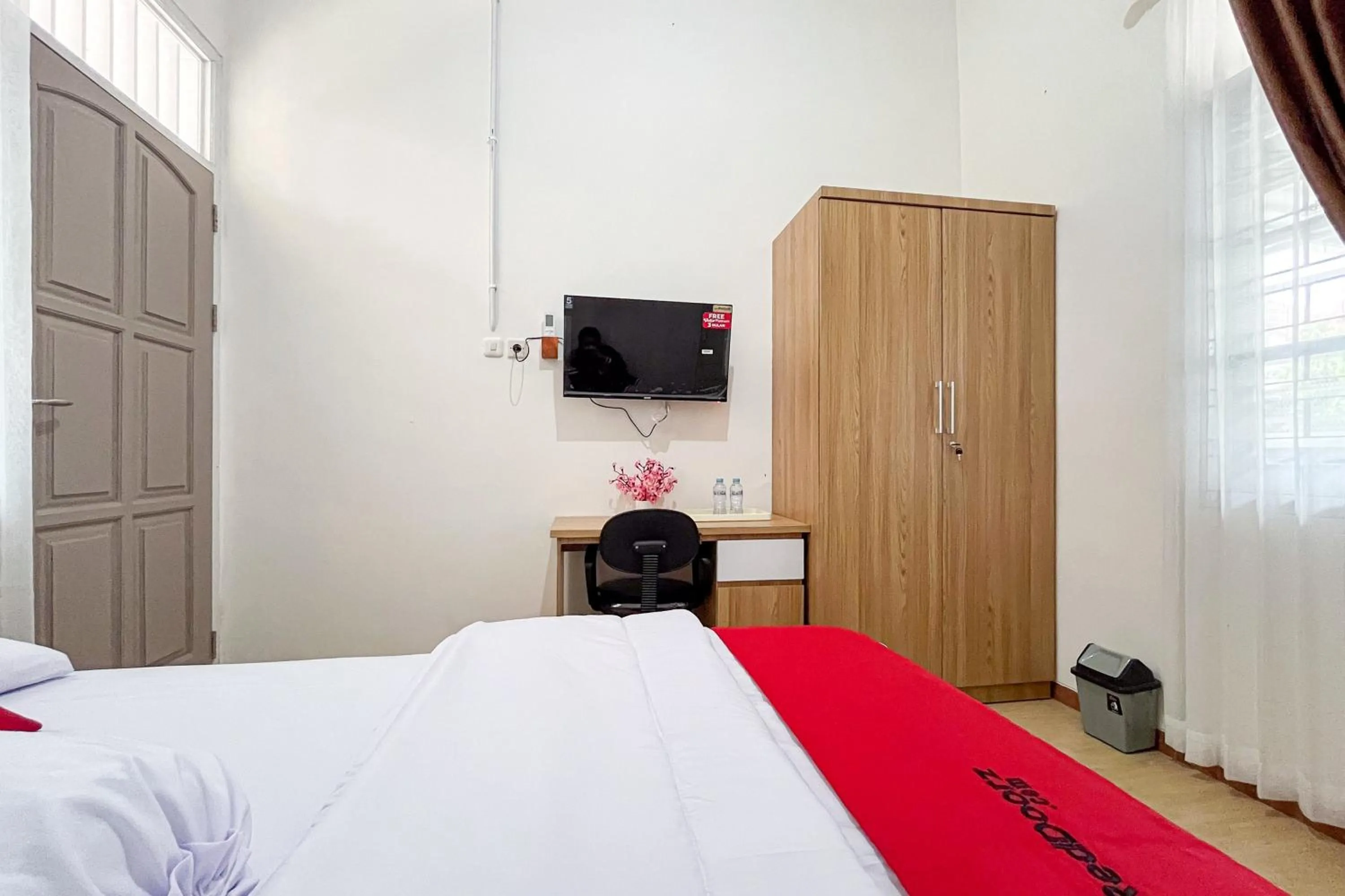 Bed in RedDoorz Syariah @ Jl. Candi Kalasan