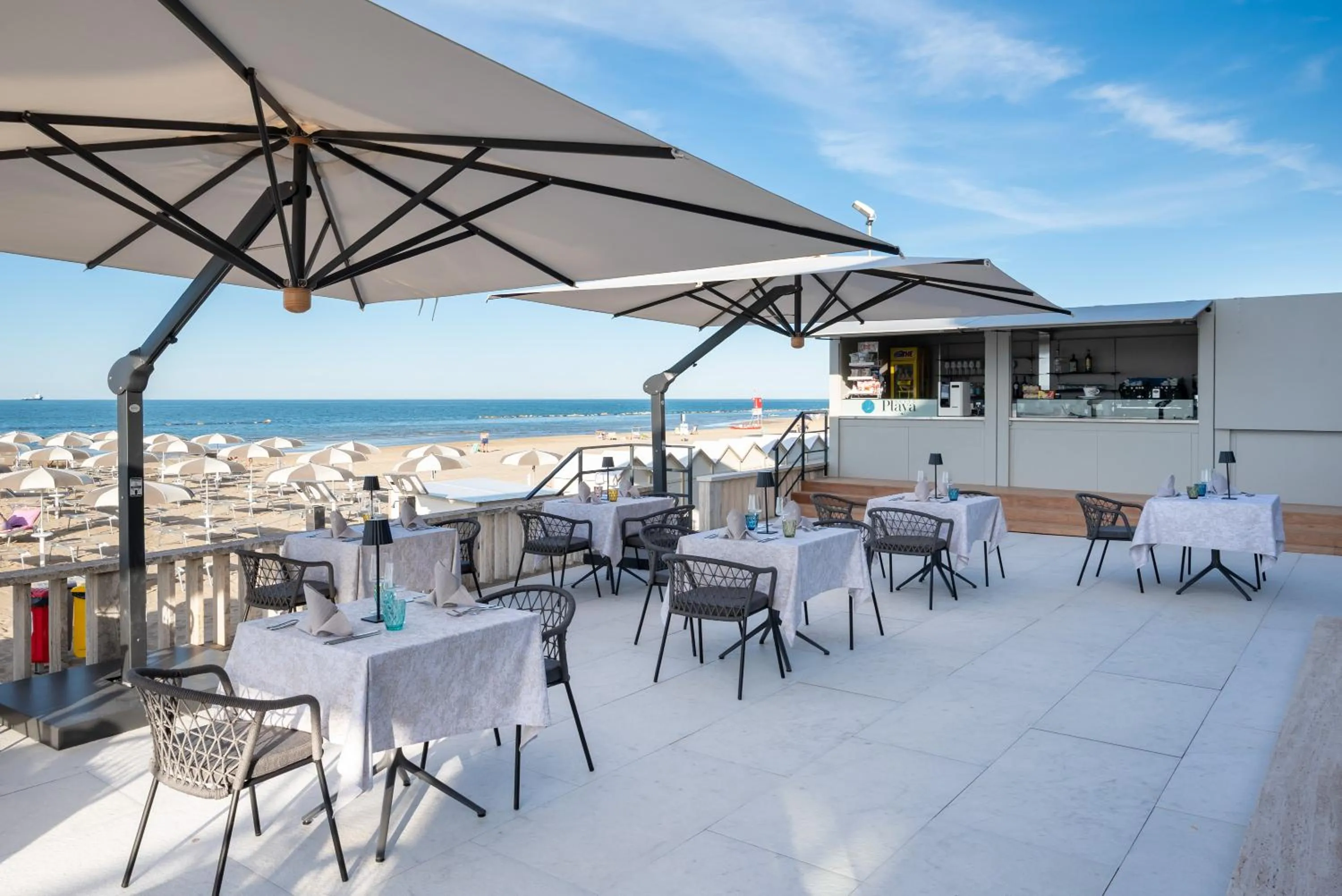 Restaurant/places to eat in Hotel Playa Suite