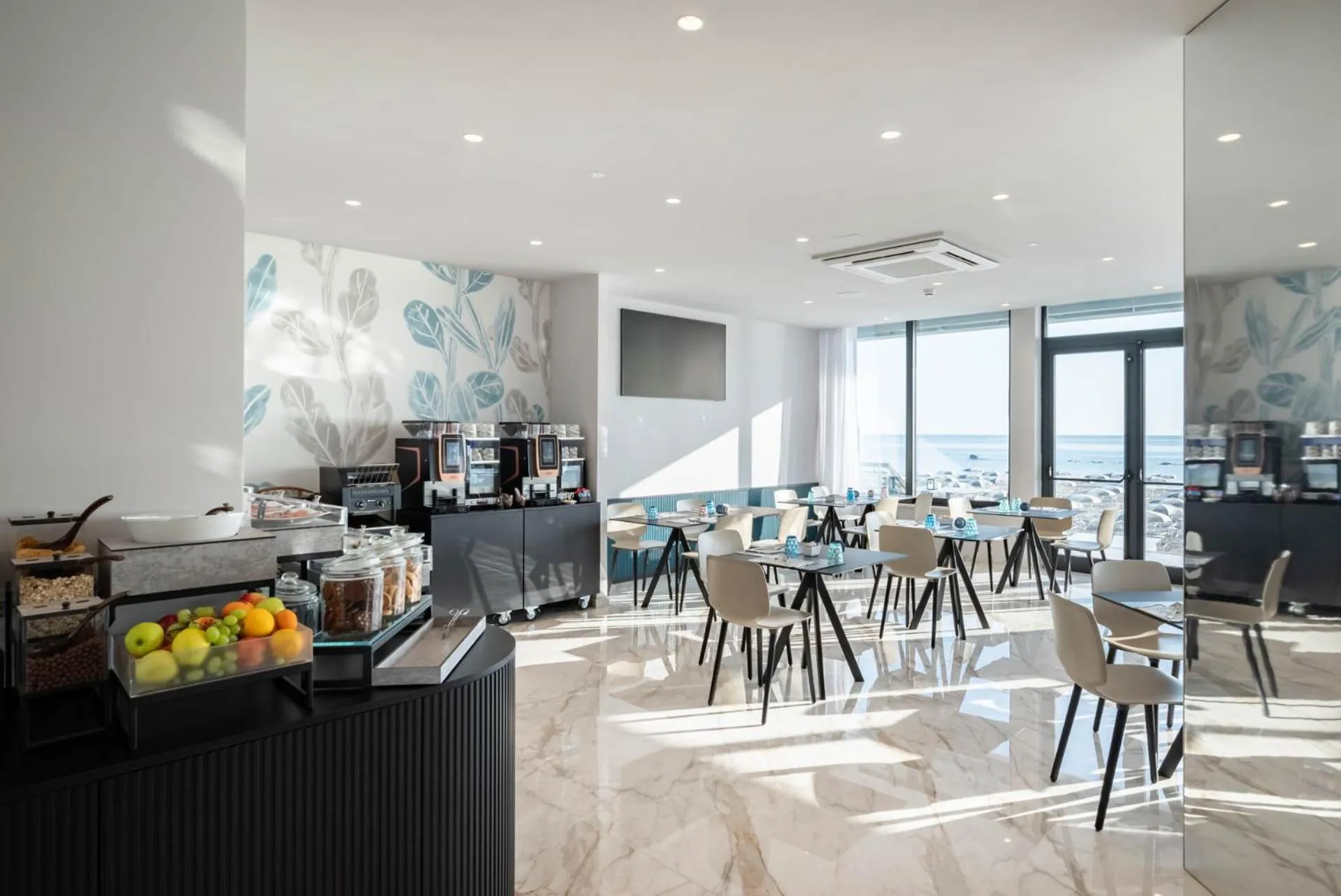 Breakfast in Hotel Playa Suite