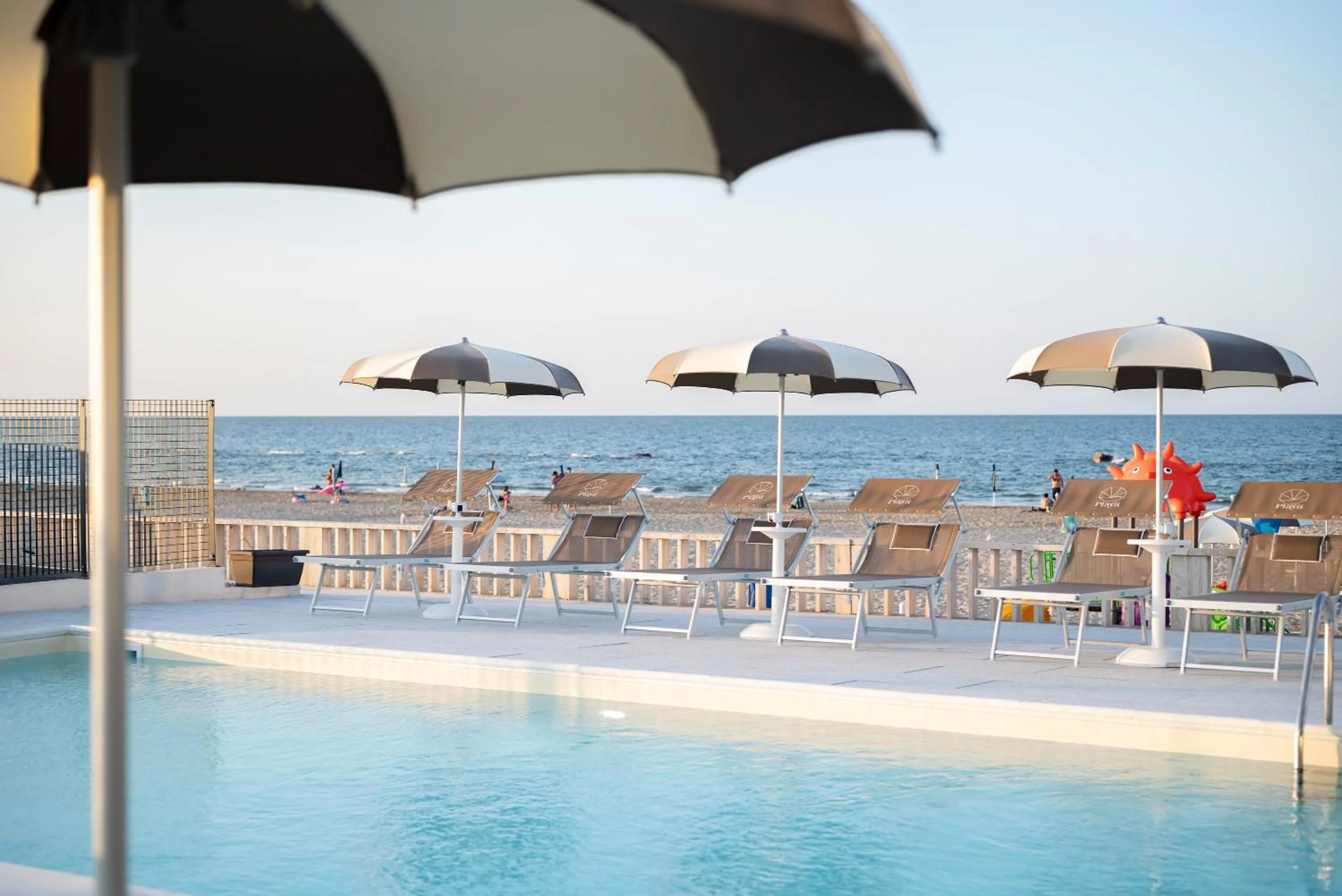 Swimming pool in Hotel Playa Suite