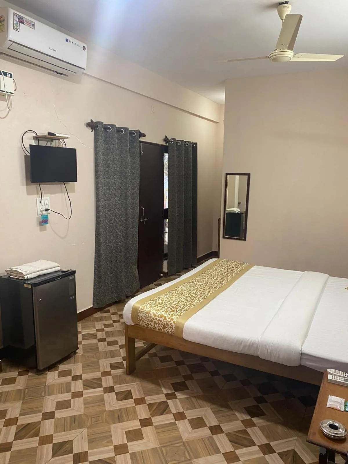 TV and multimedia, Bed in Hotel Beach Avenue