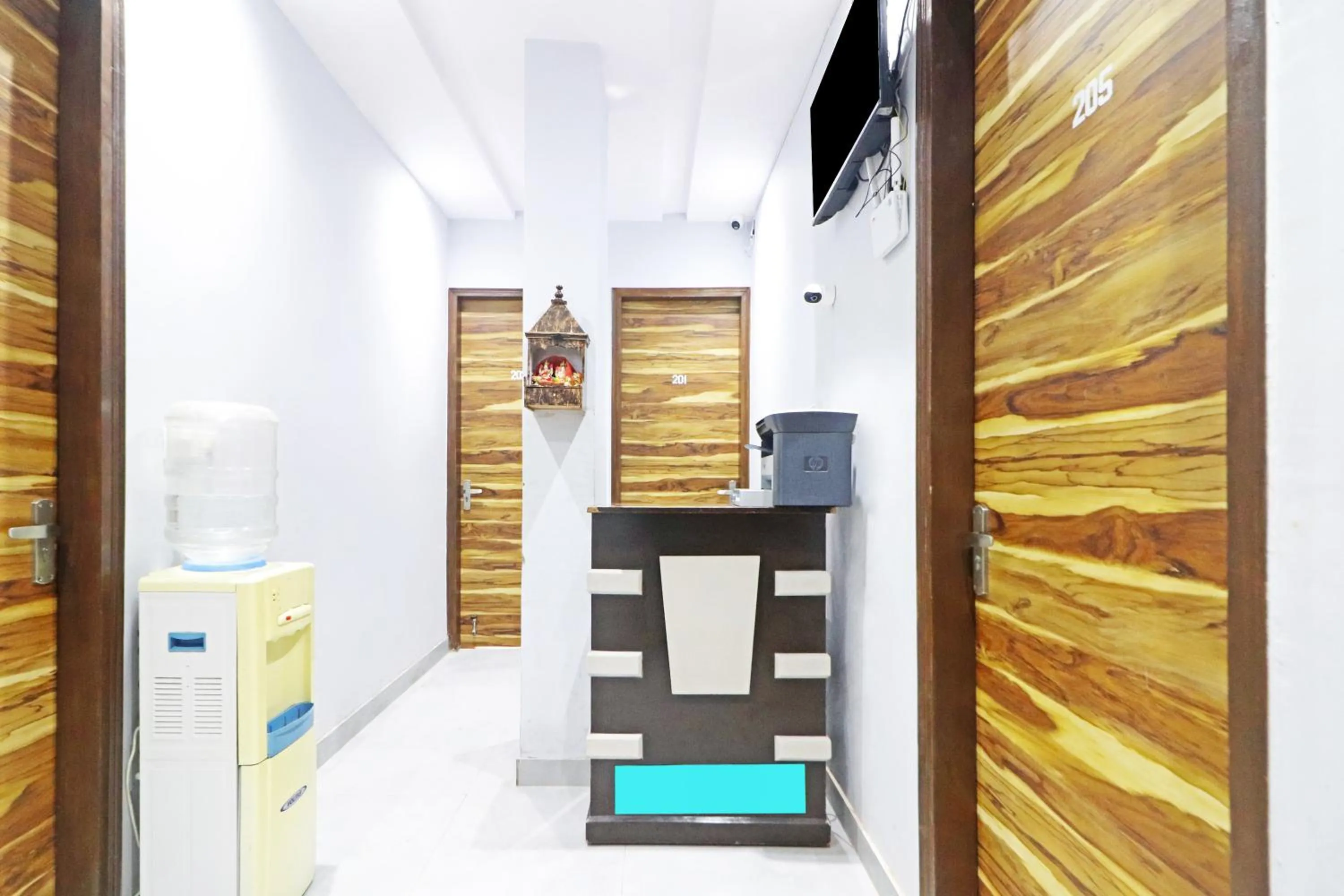 Lobby or reception in Twamev couple Friendly Rajouri garden by The Arrow