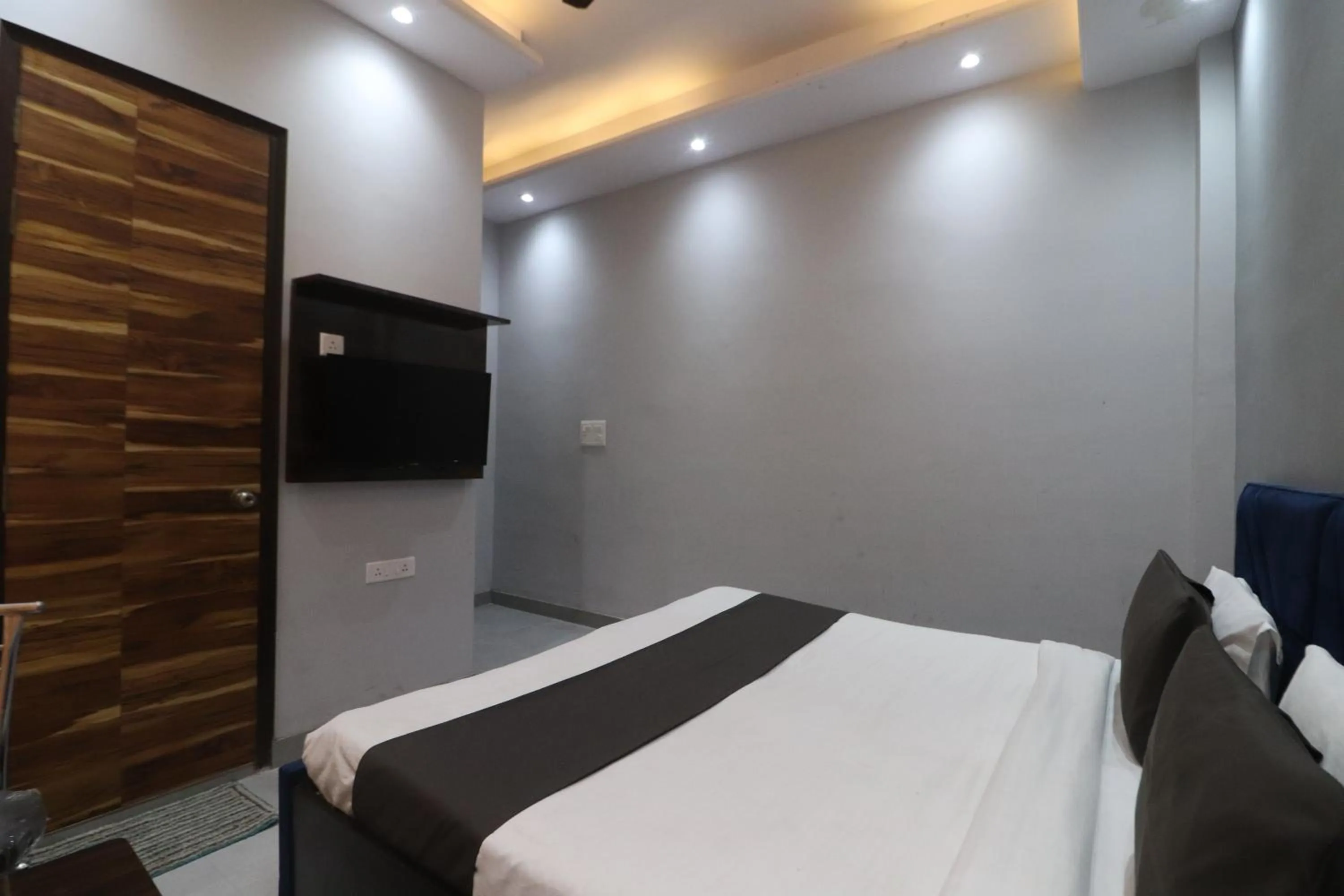 Bedroom, Bed in Twamev couple Friendly Rajouri garden by The Arrow