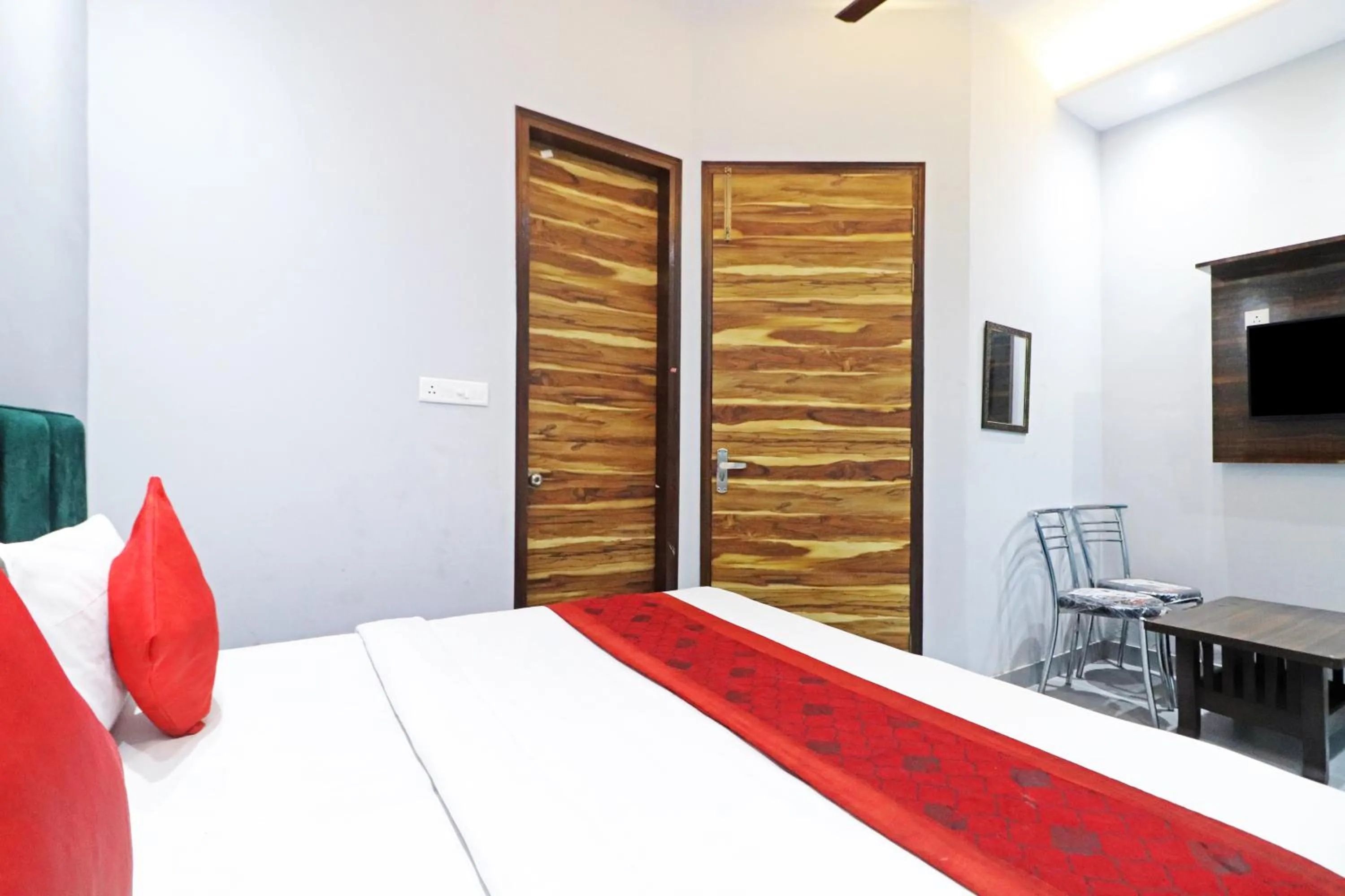 Bedroom, Bed in Twamev couple Friendly Rajouri garden by The Arrow