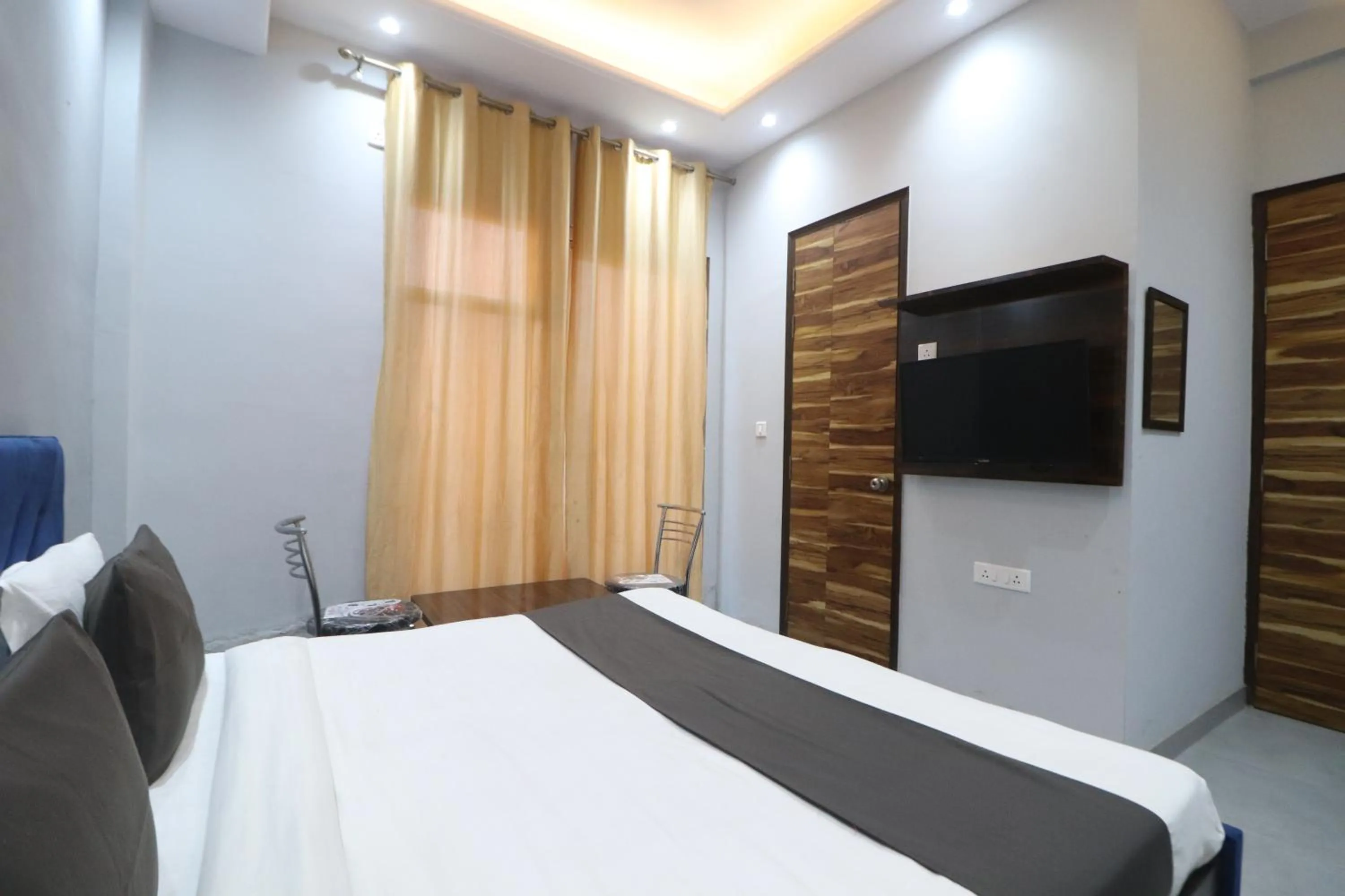 Photo of the whole room, Bed in Twamev couple Friendly Rajouri garden by The Arrow