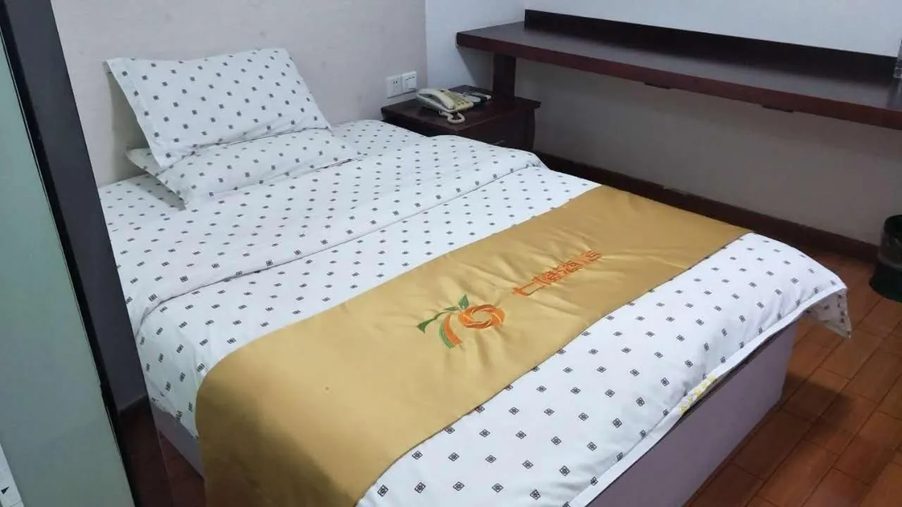 Bed in Seven Orange Hotel
