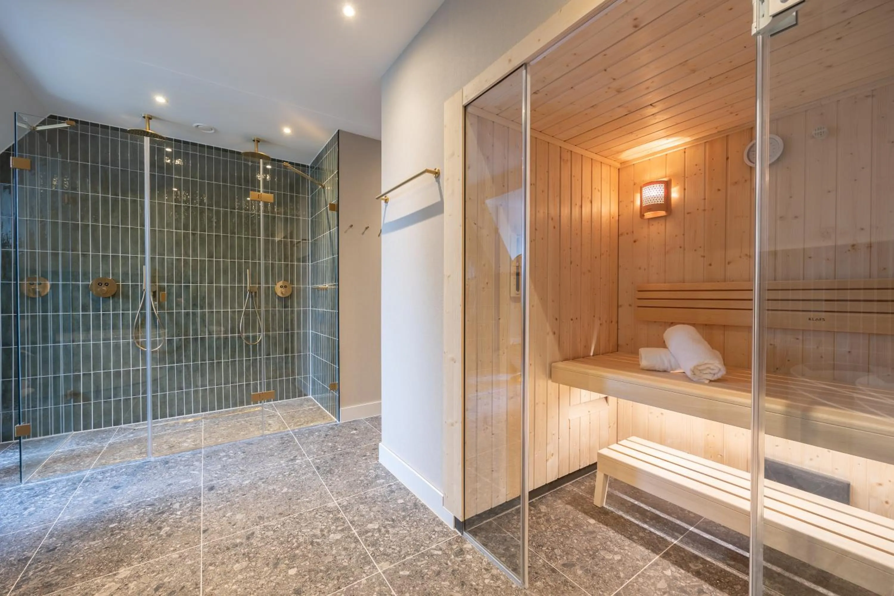 Shower in Van der Valk hotel Den Haag Wassenaar