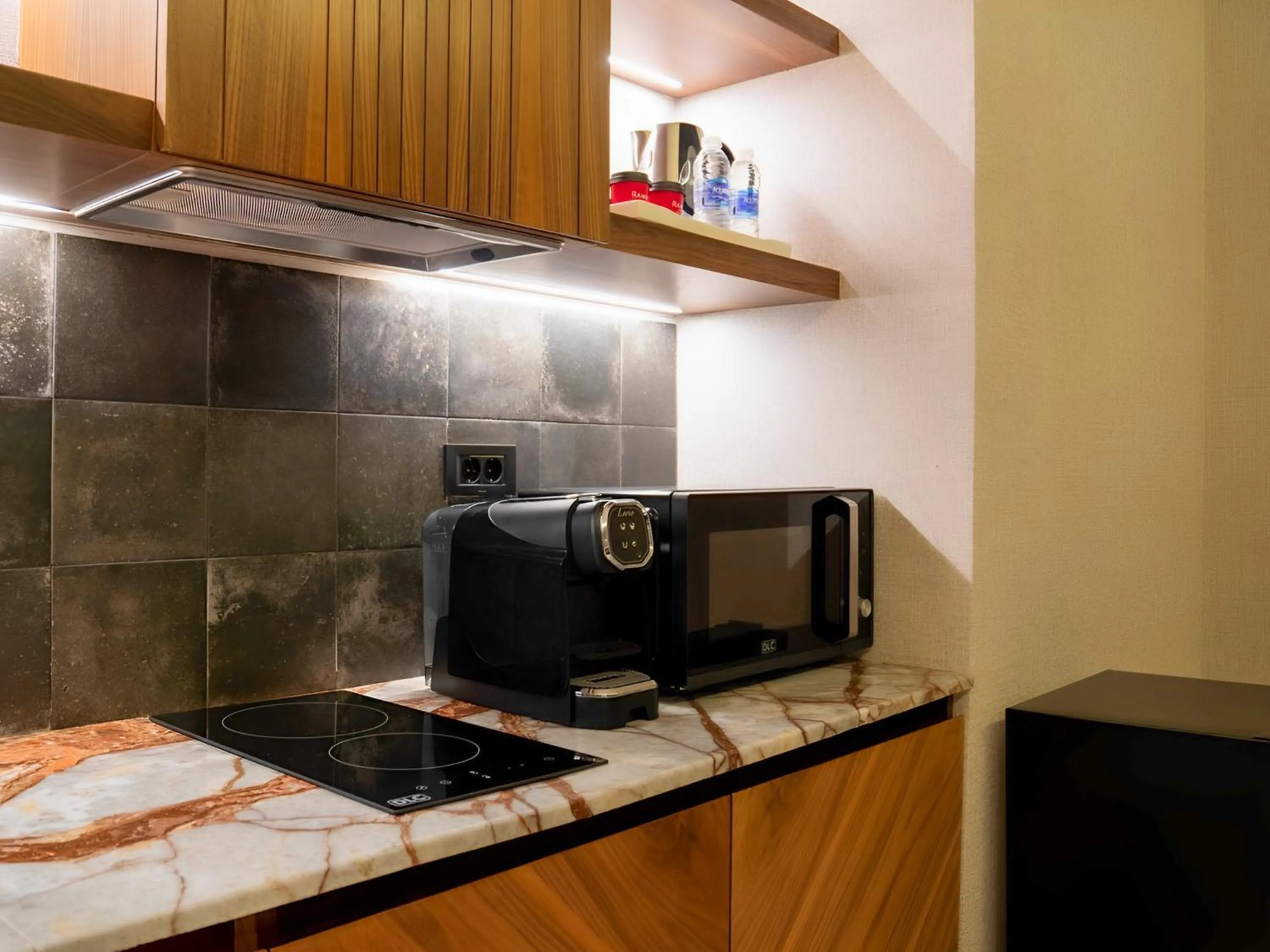 Coffee/tea facilities in Ramada Hotel & Suites by Wyndham Erbil 32 Park