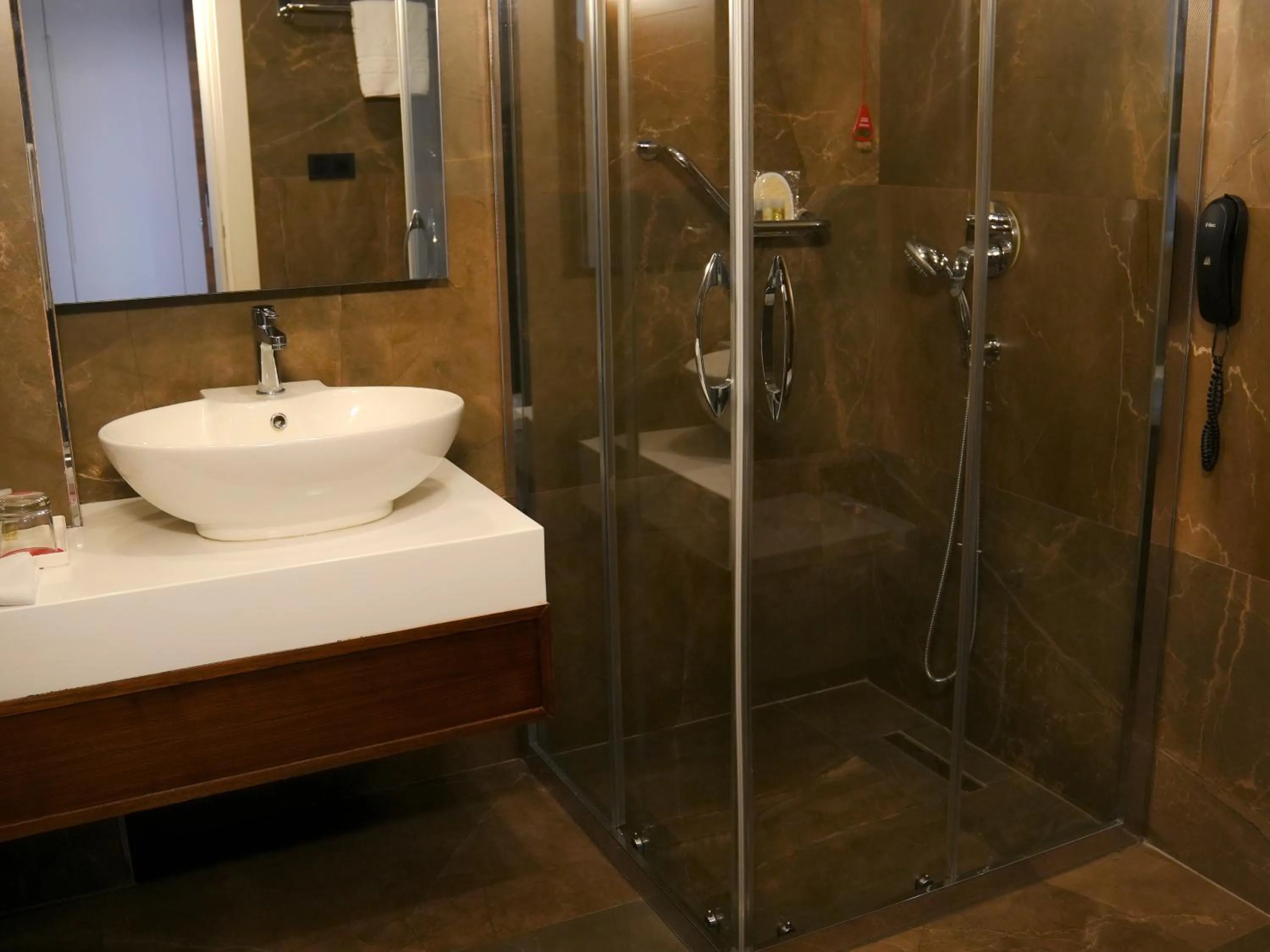 Shower in Ramada Hotel & Suites by Wyndham Erbil 32 Park