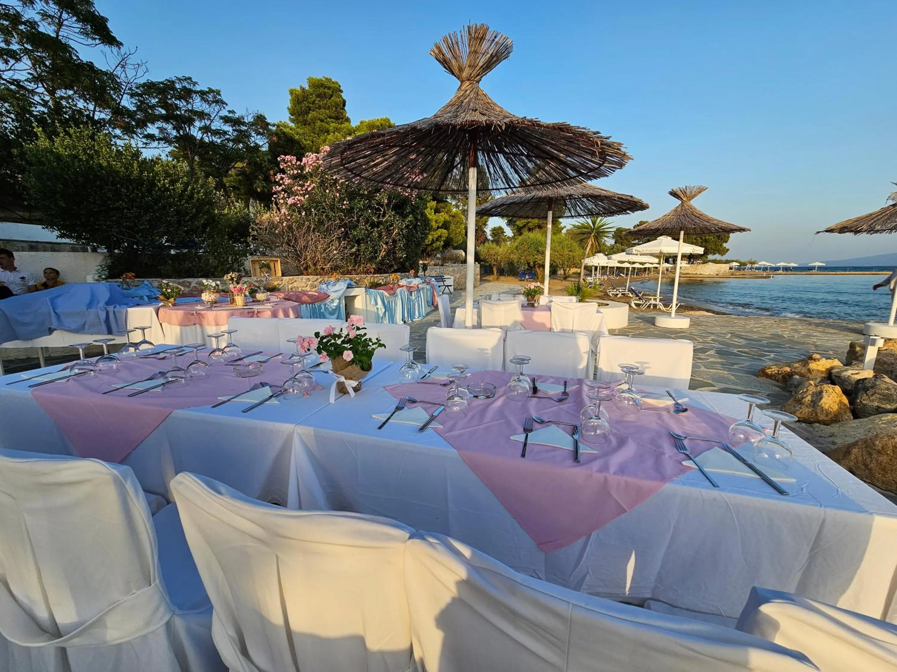 Restaurant/places to eat in O Paradise beach Resort and Spa