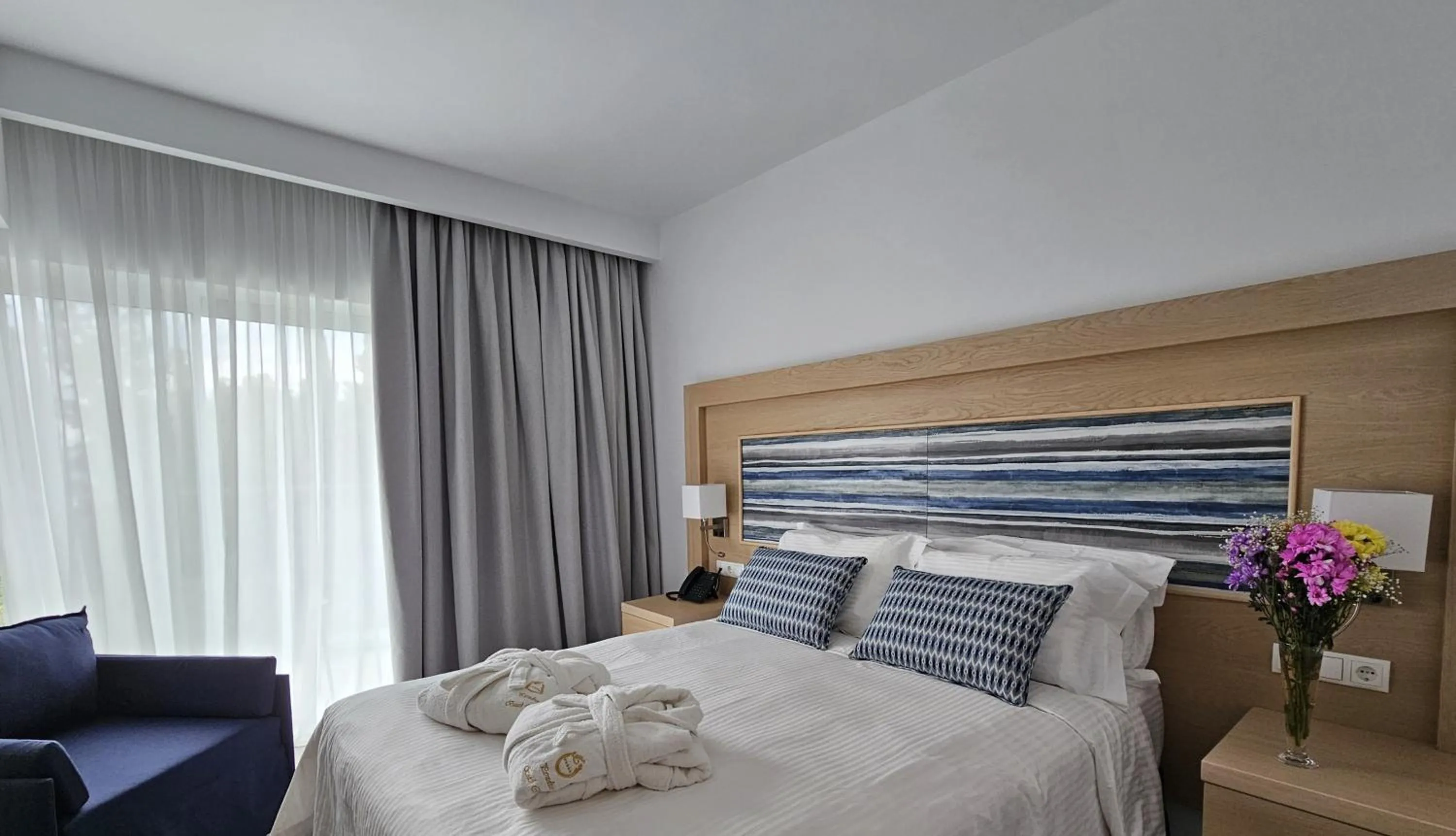 Bed in O Paradise beach Resort and Spa