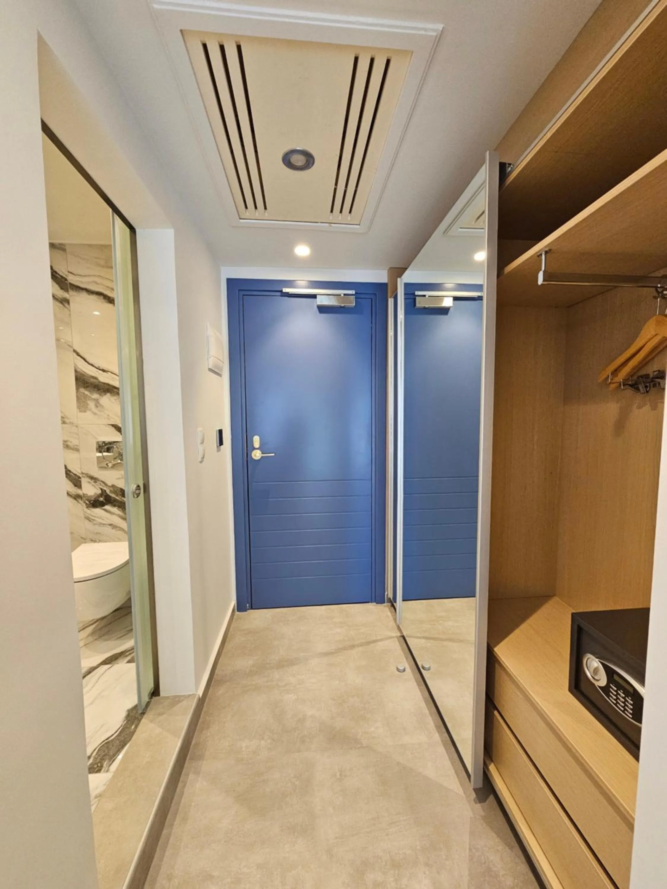 wardrobe in O Paradise beach Resort and Spa