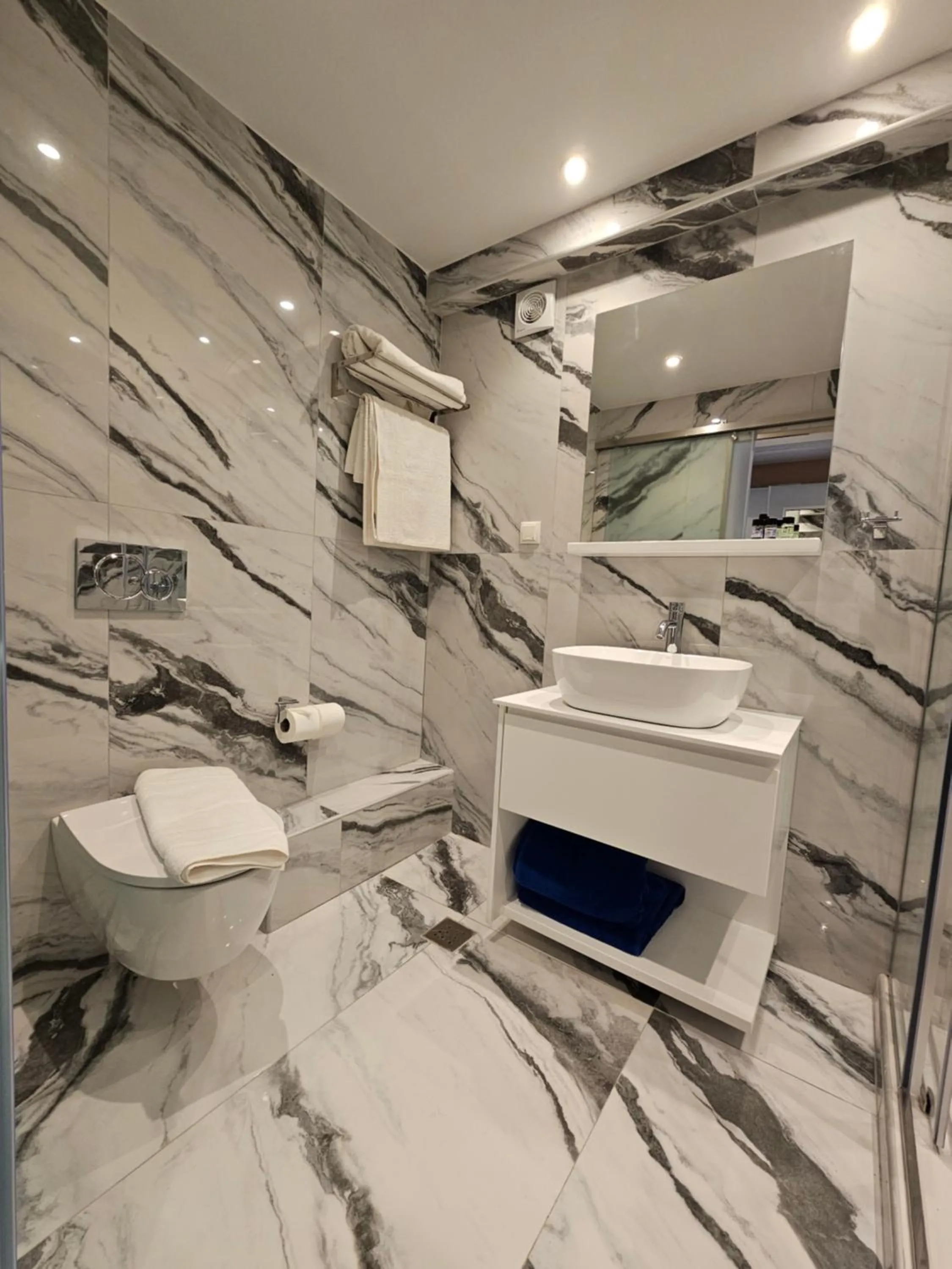 Shower in O Paradise beach Resort and Spa