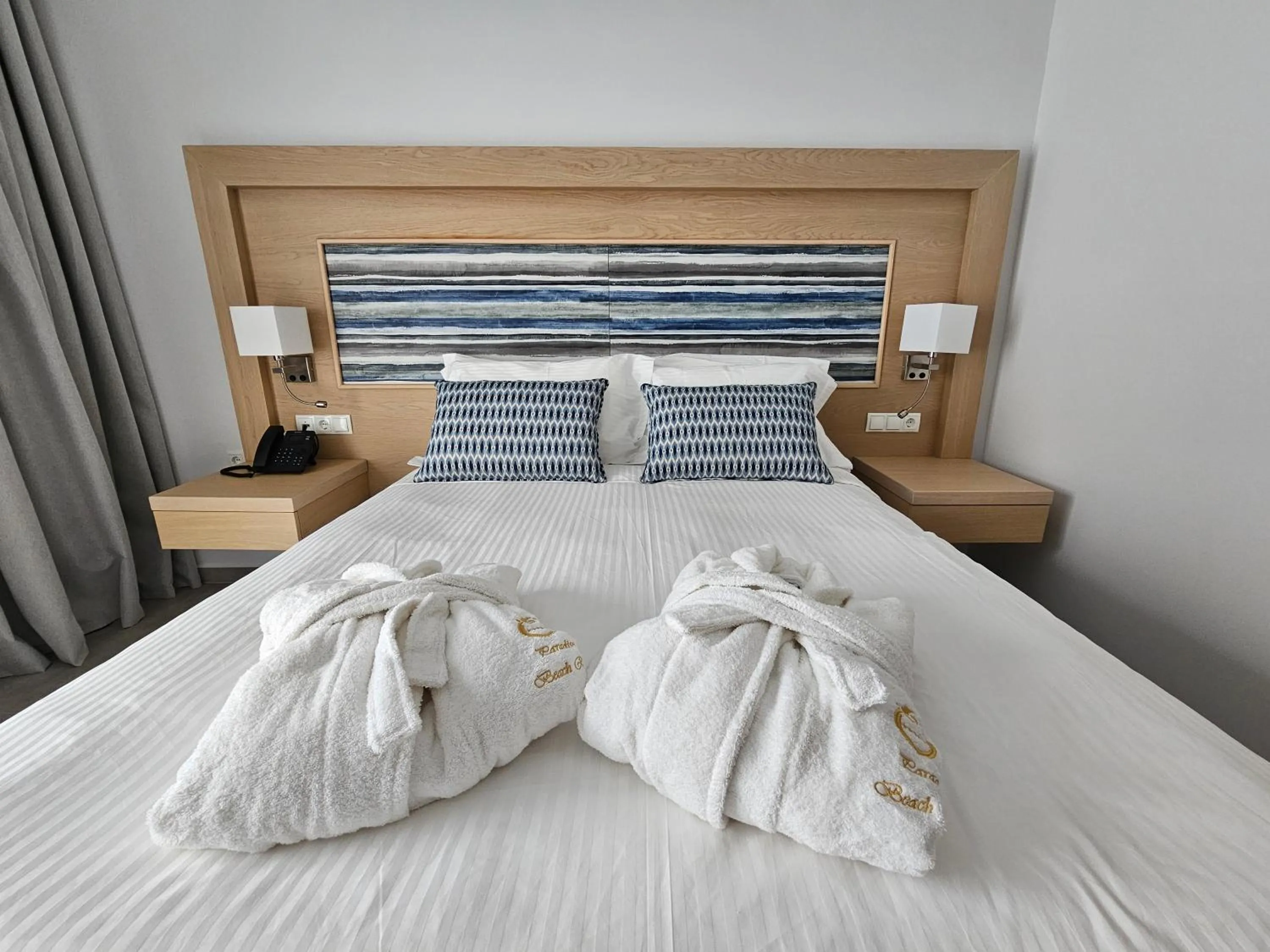 Bed in O Paradise beach Resort and Spa