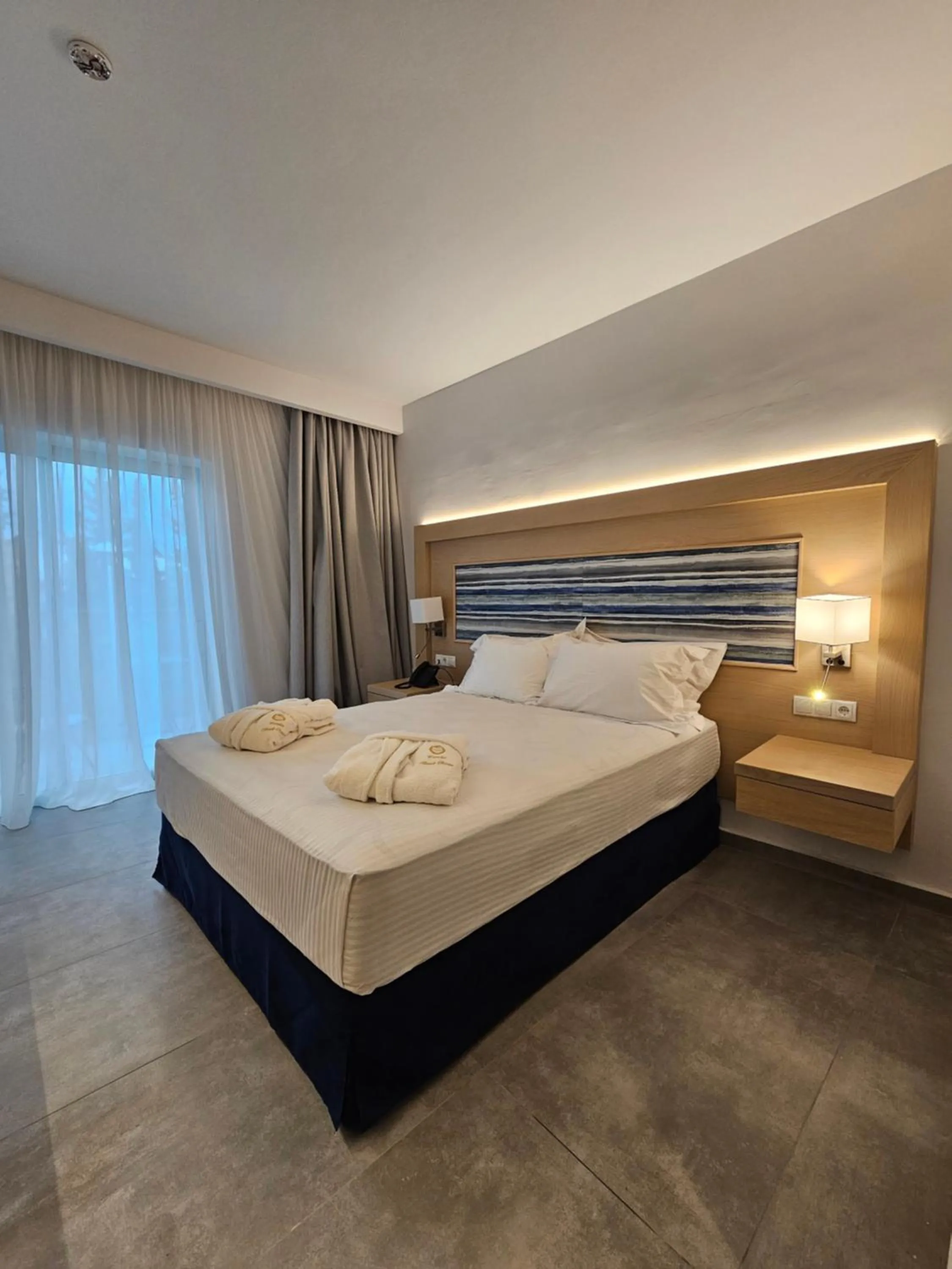 Bed in O Paradise beach Resort and Spa