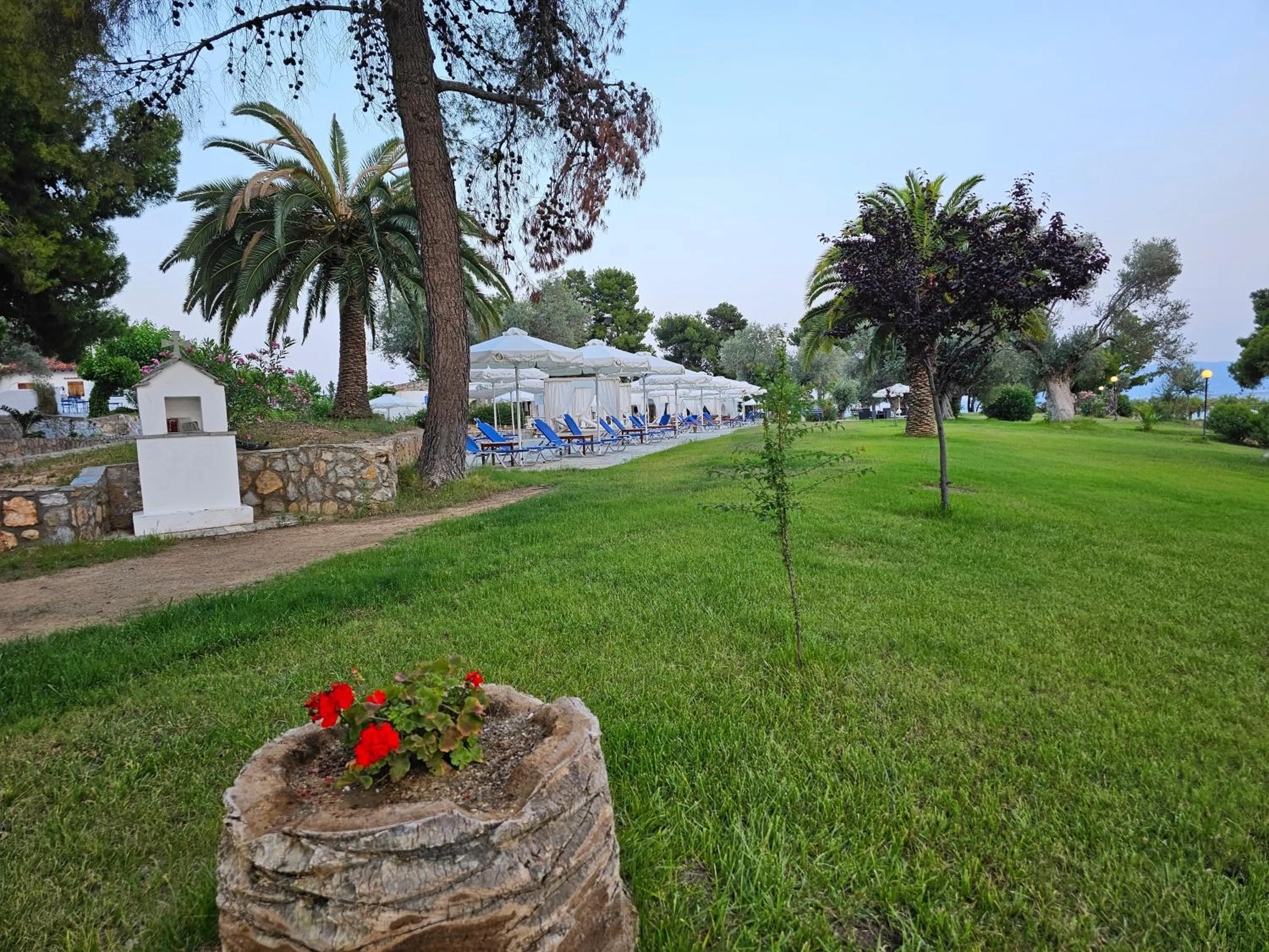 Garden in O Paradise beach Resort and Spa