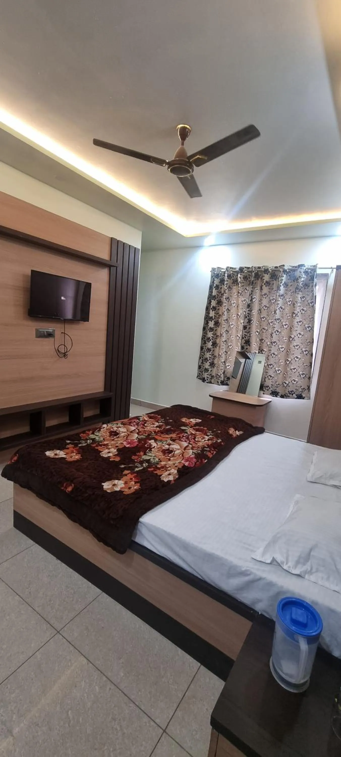 Bed in Saraswati Dhaam