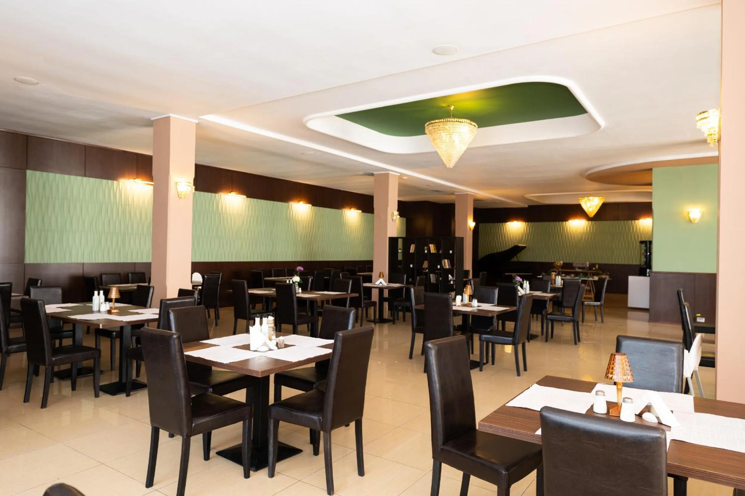 Restaurant/places to eat in Hotel Ambasador Mamaia