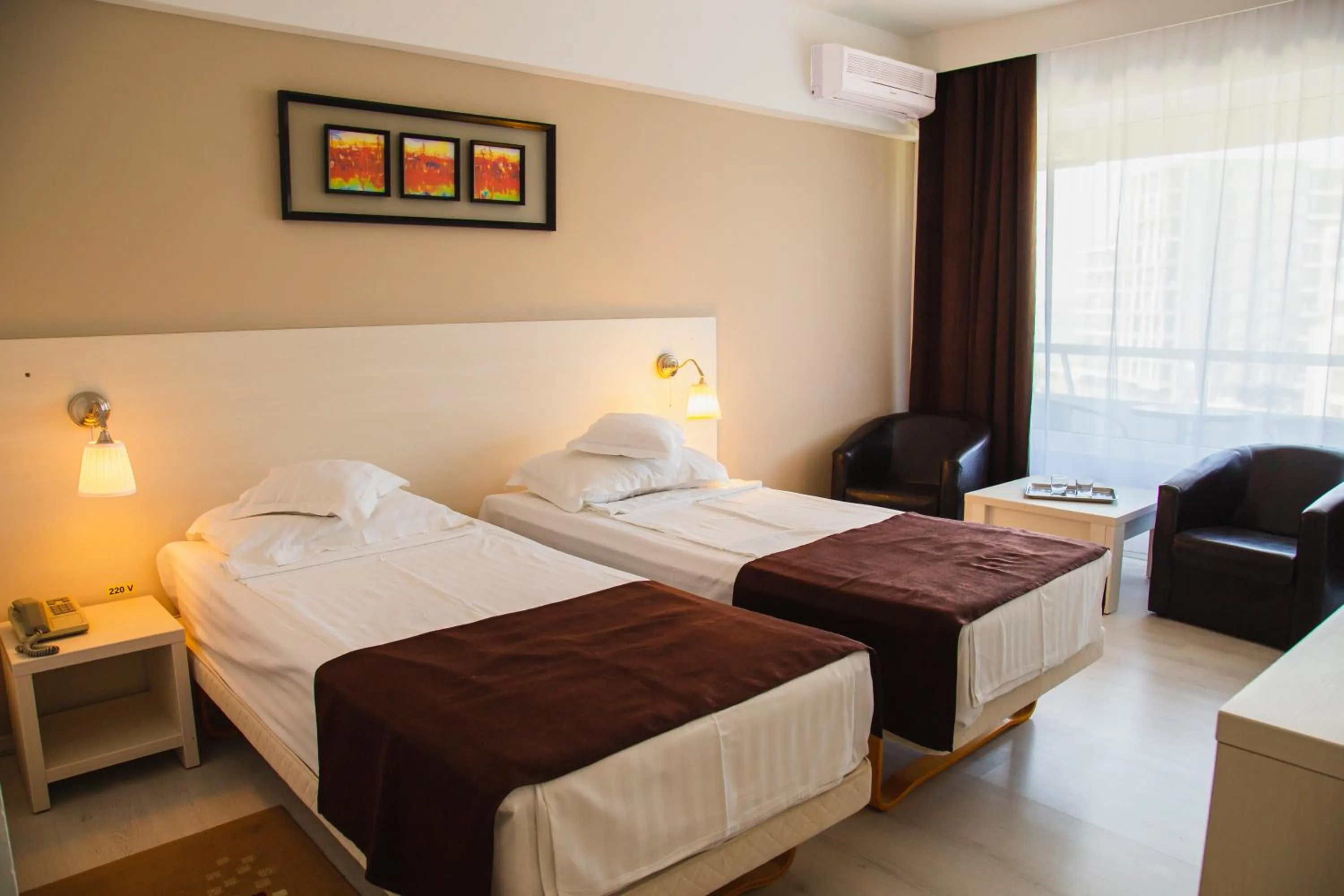 Photo of the whole room in Hotel Ambasador Mamaia