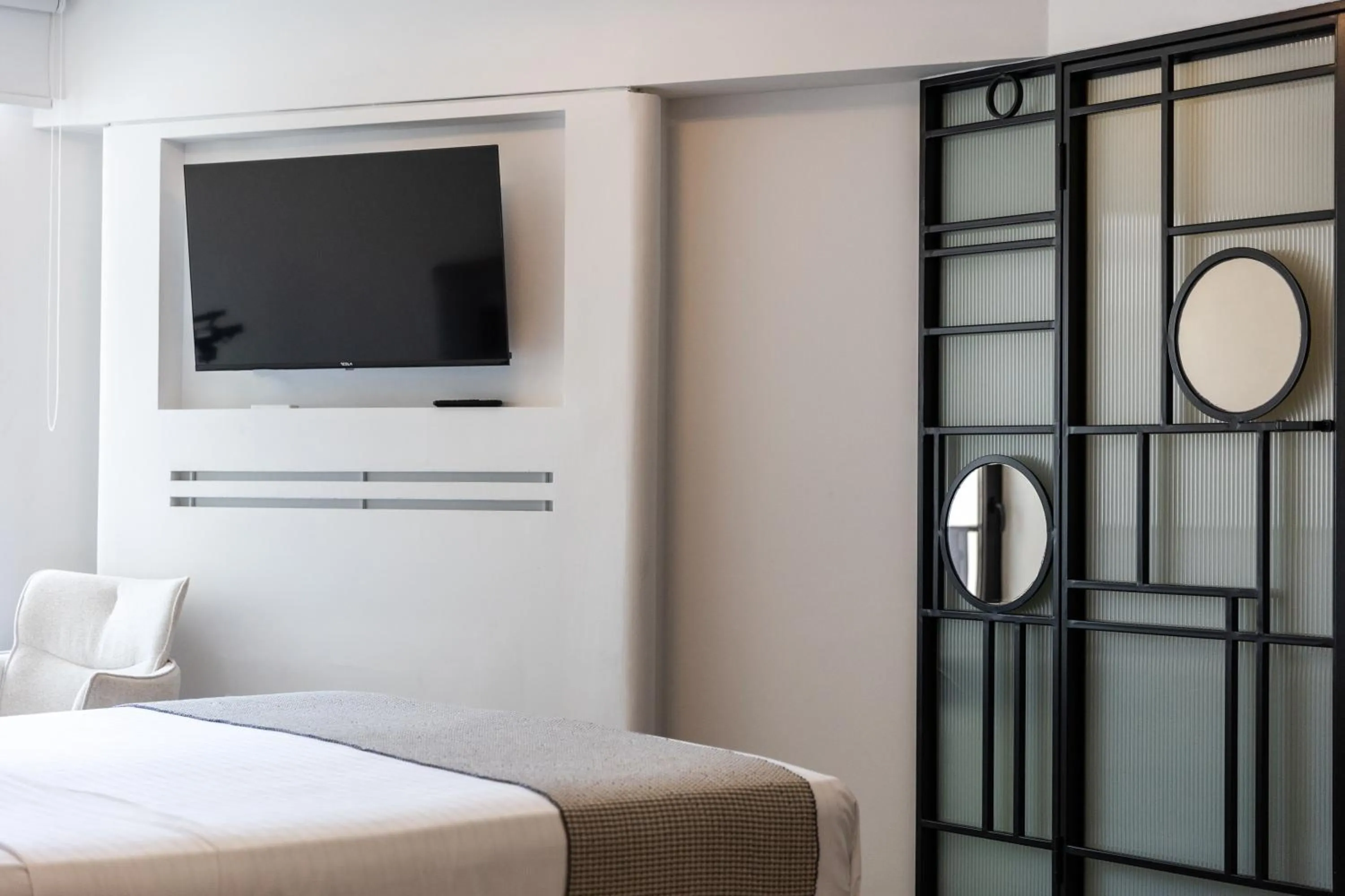 TV and multimedia, Bed in Esse Athens