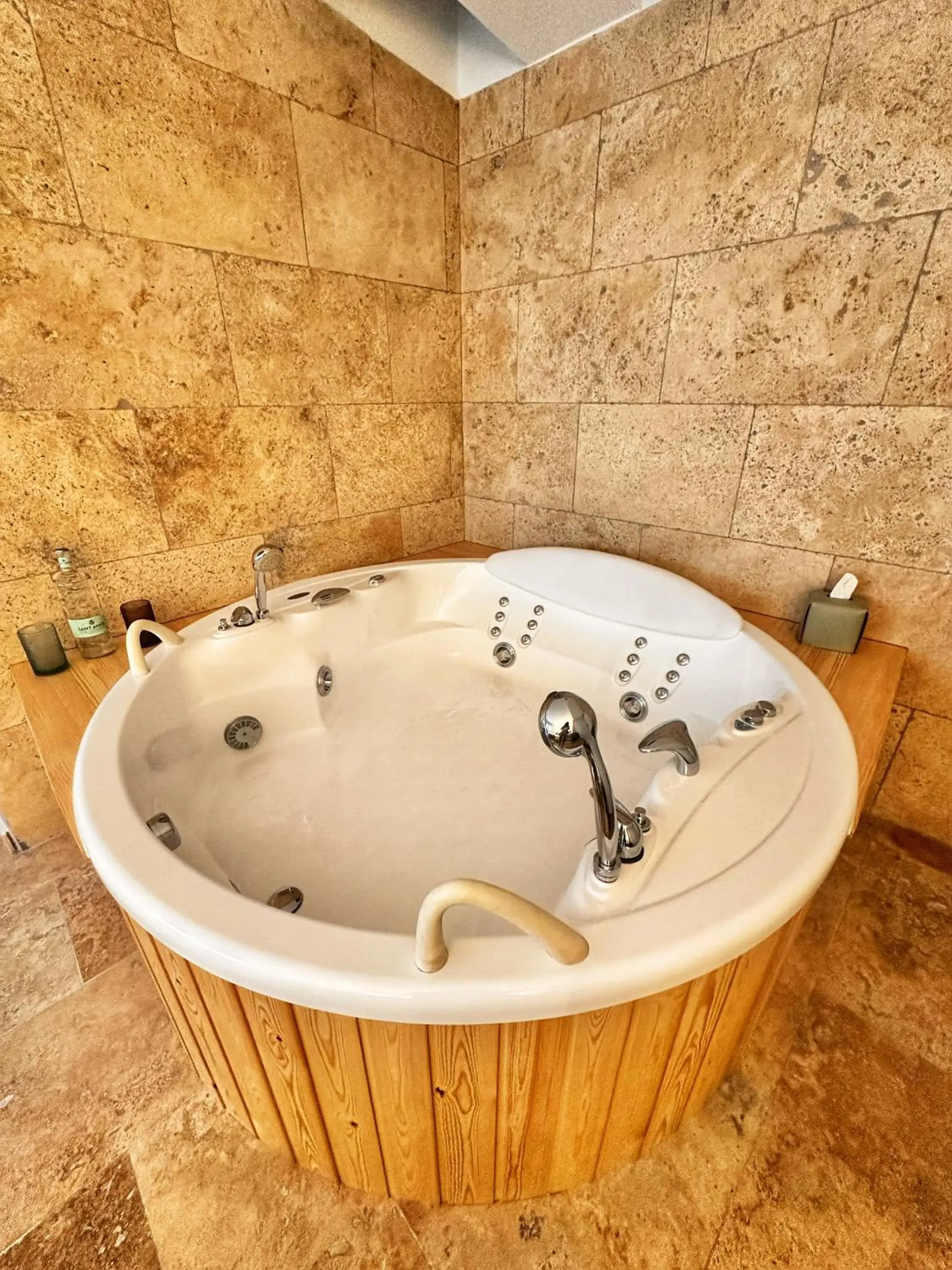 Suite with Hot Tub in Boutique Hotel Comtal Empuries Suite with Hot Tub in Boutique Hotel Comtal Empuries