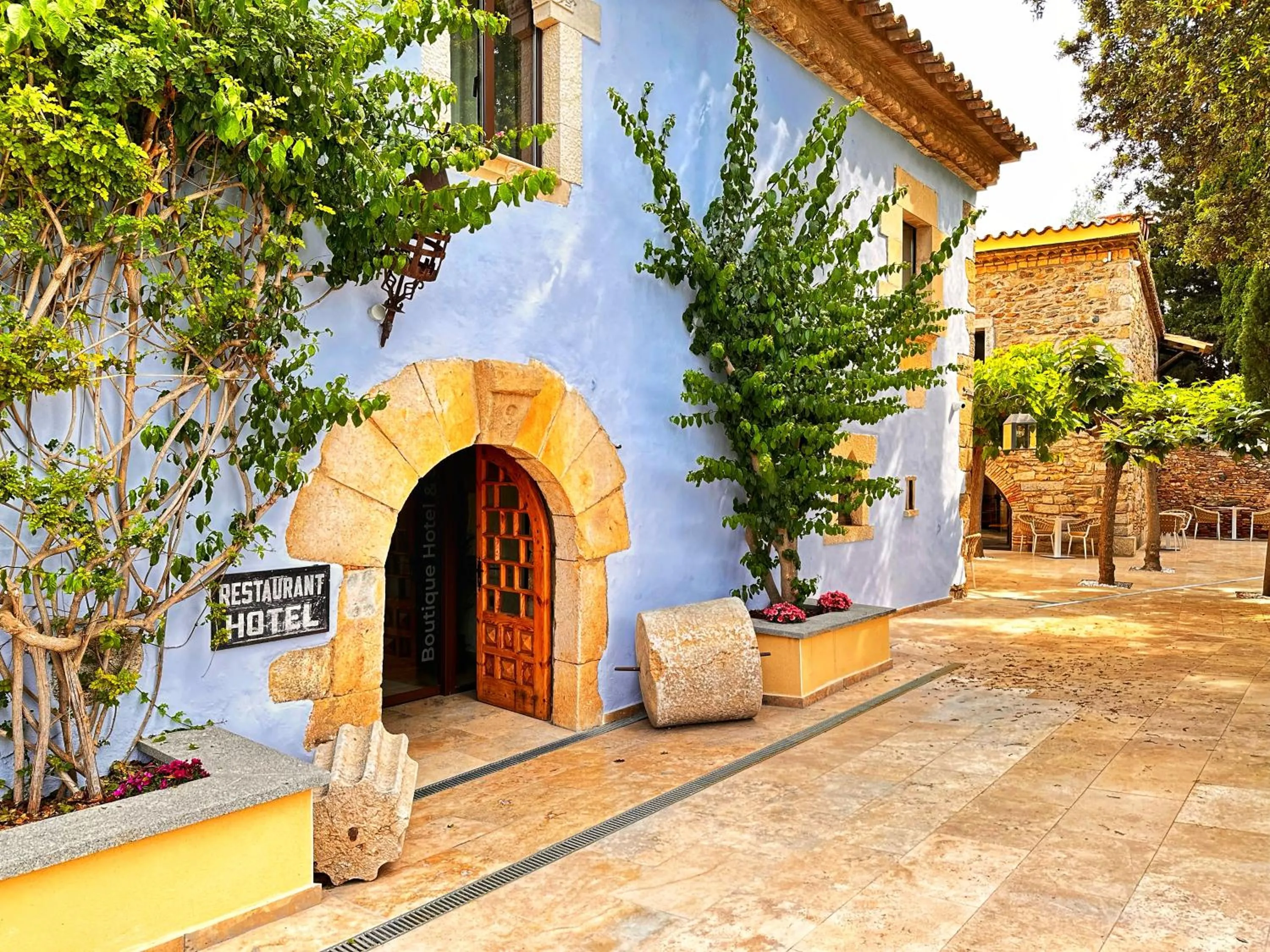 Facade/entrance in AlliOli Boutique Hotel Spa