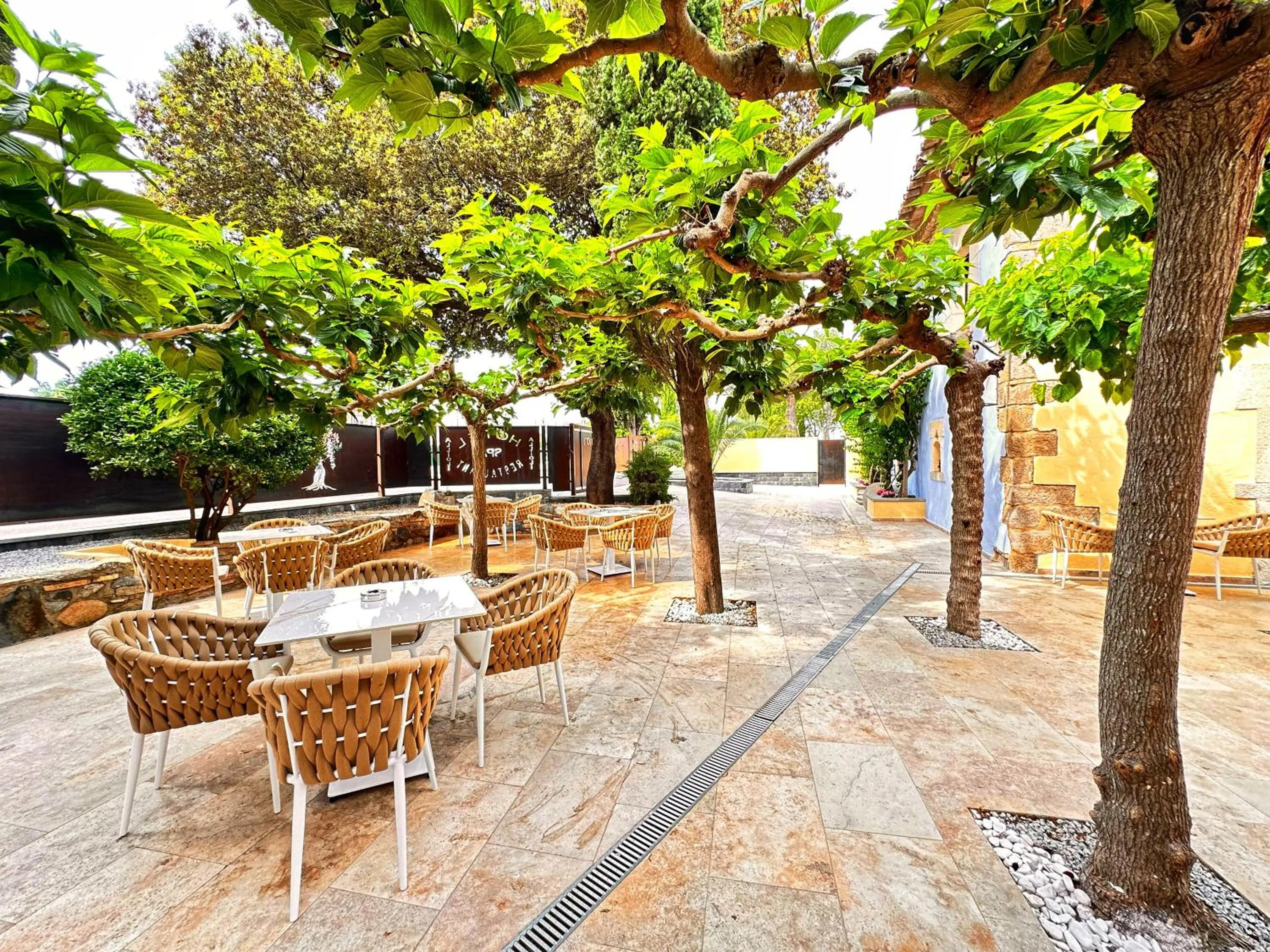 Facade/entrance in AlliOli Boutique Hotel Spa