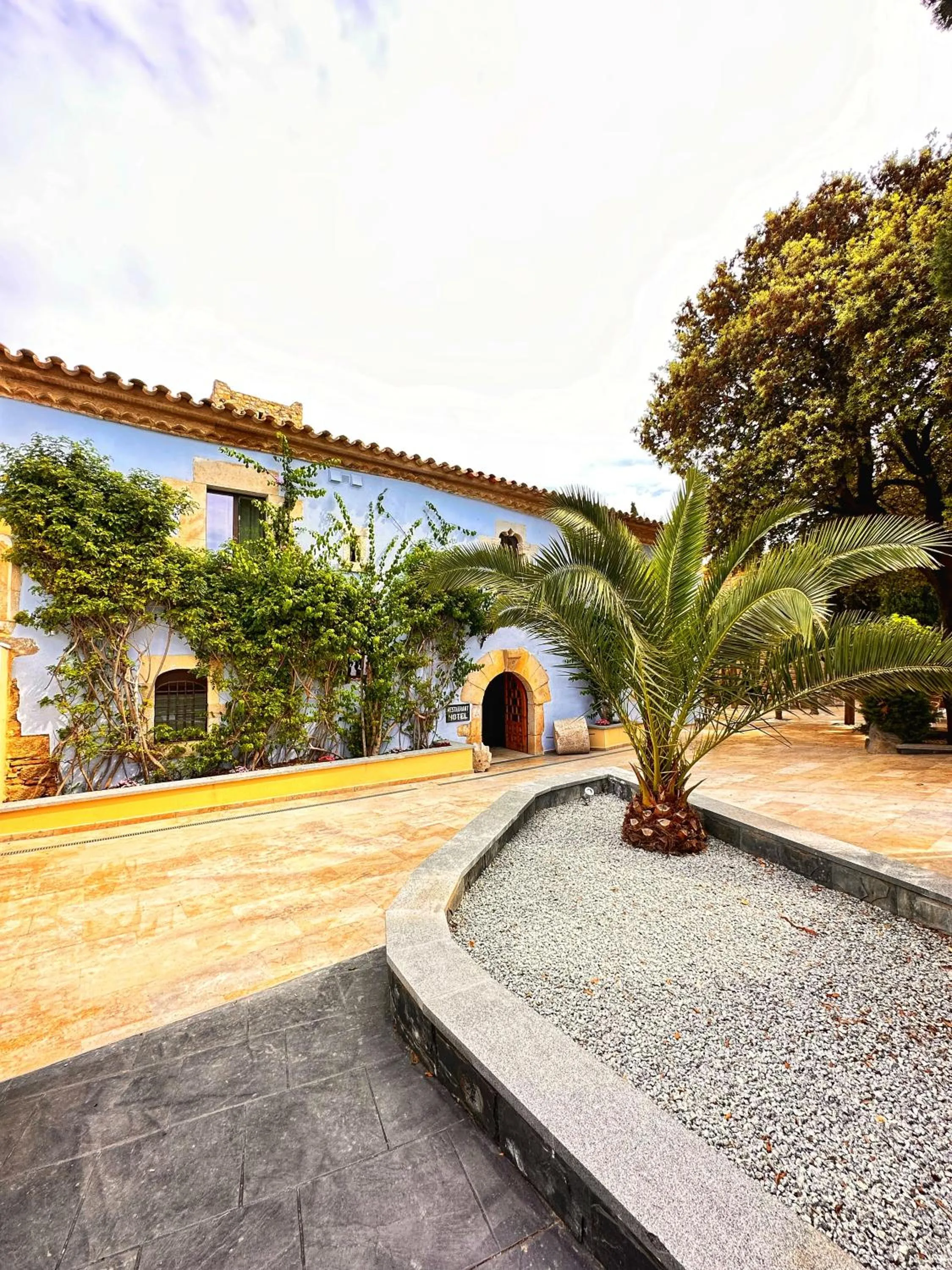 Facade/entrance in AlliOli Boutique Hotel Spa