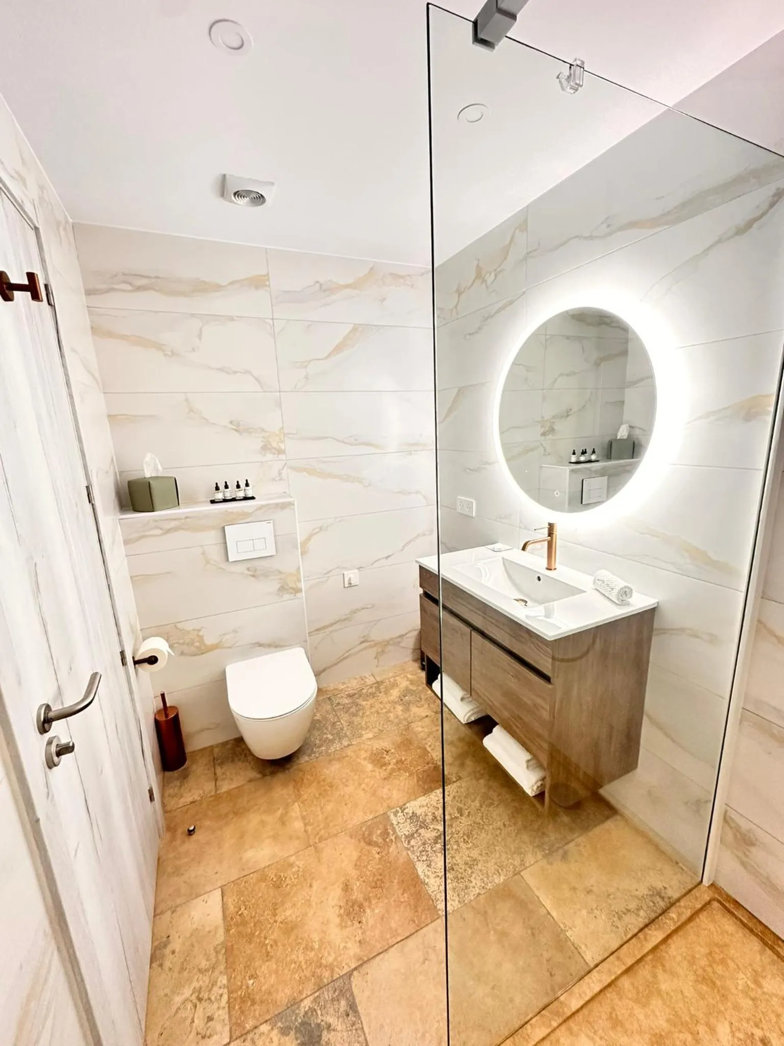 Toilet in AlliOli Boutique Hotel Spa