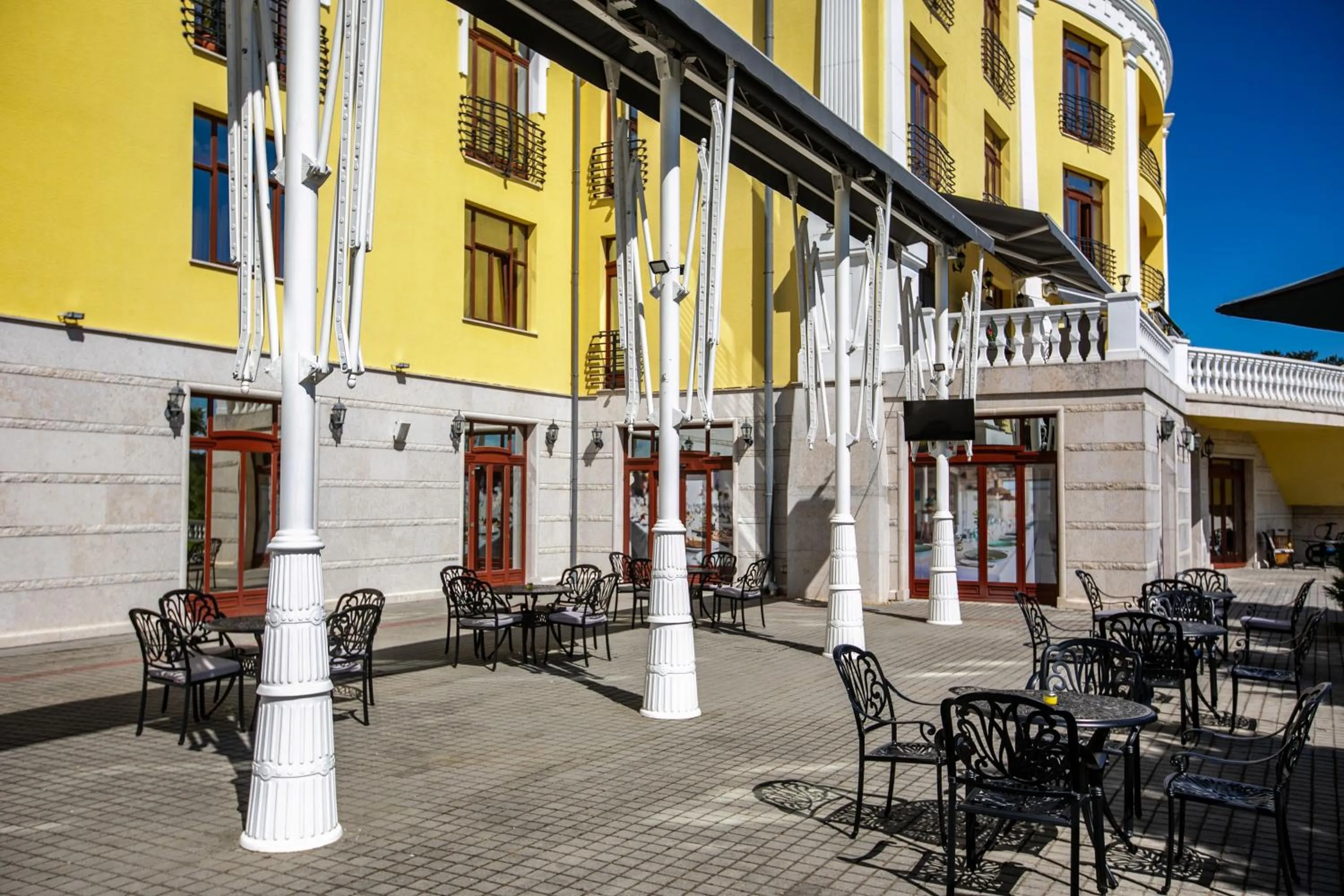 Property building in Hotel Golden Palace