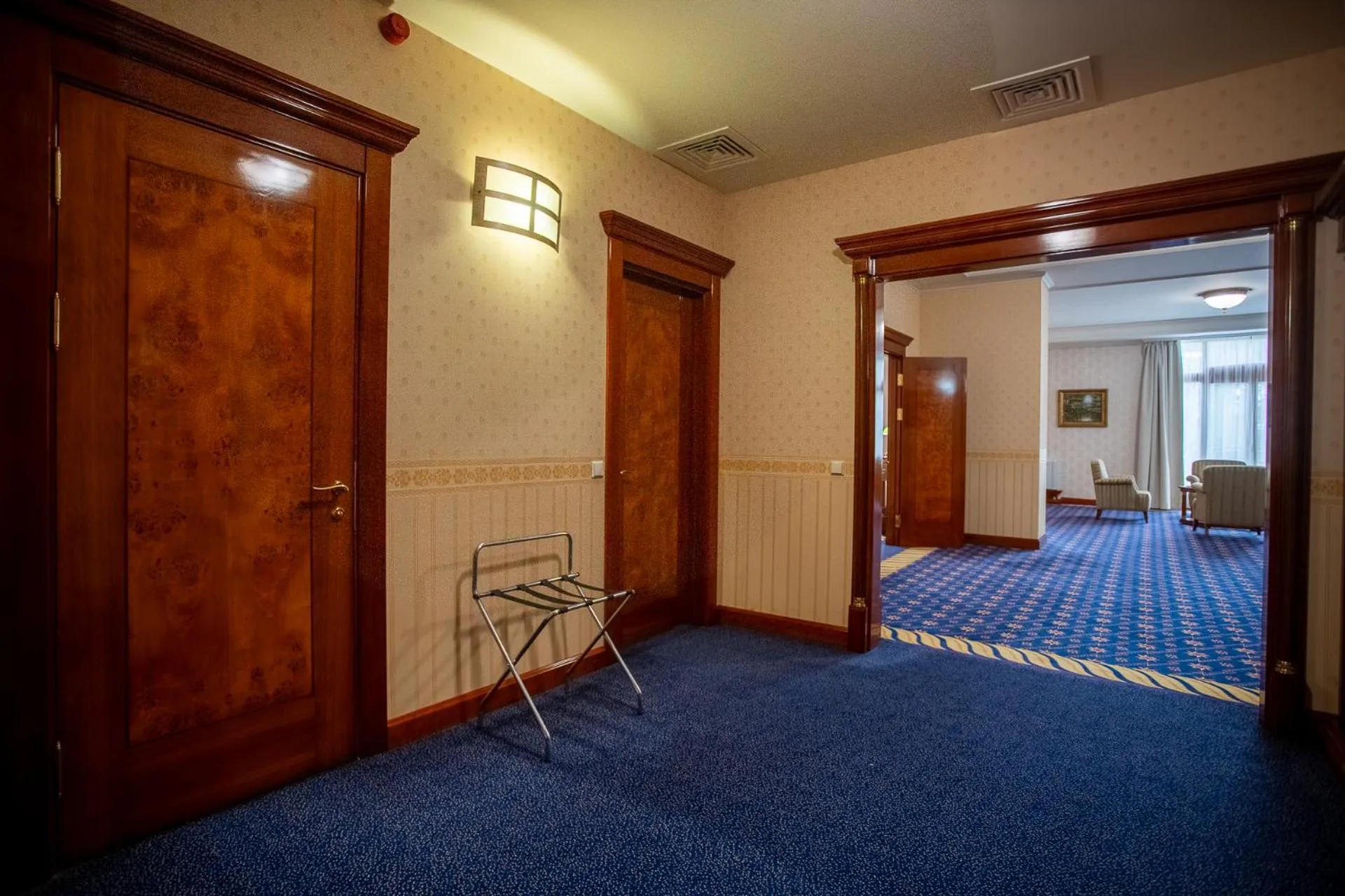 Living room, Bed in Hotel Golden Palace