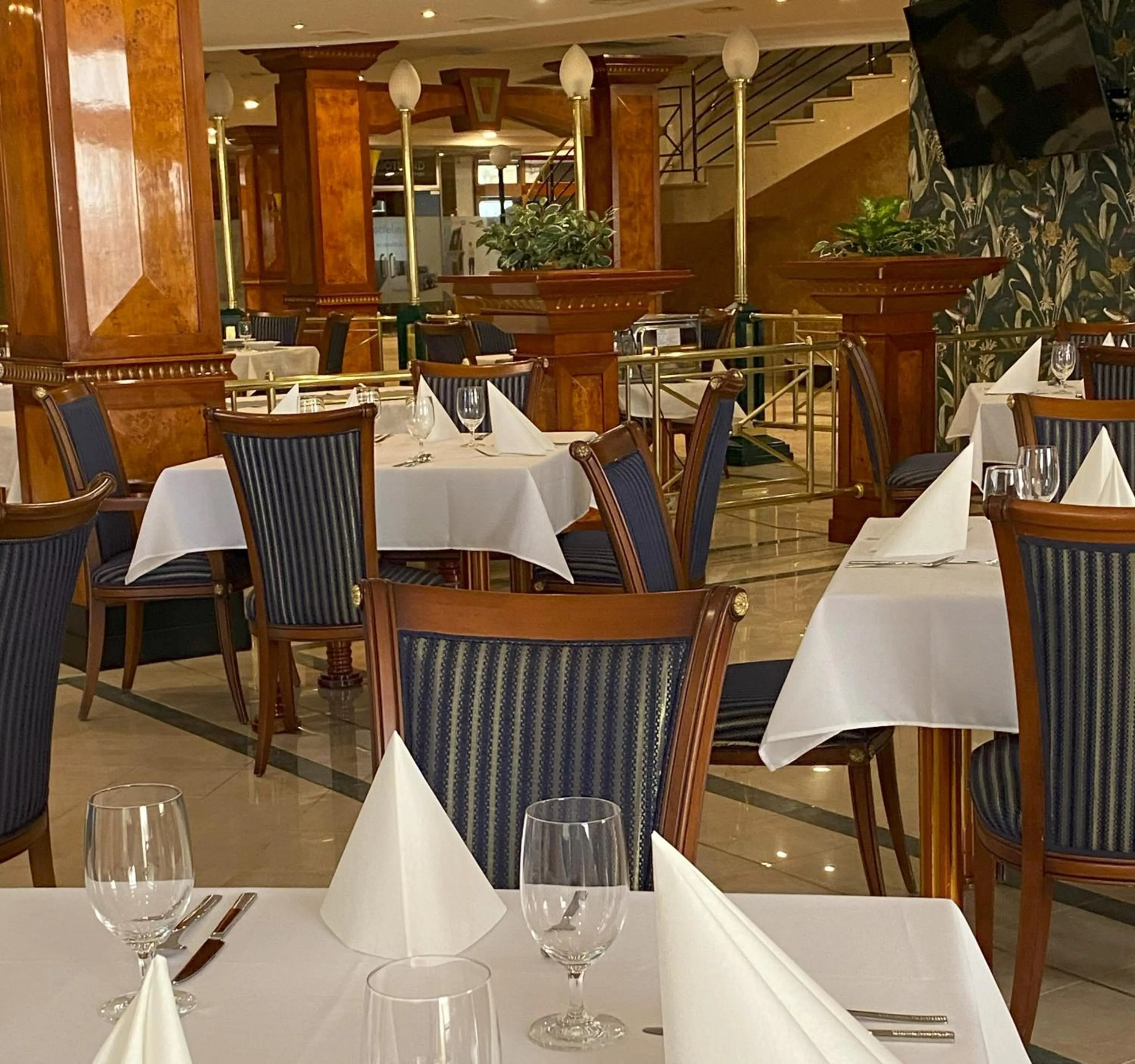 Restaurant/places to eat in Hotel Golden Palace