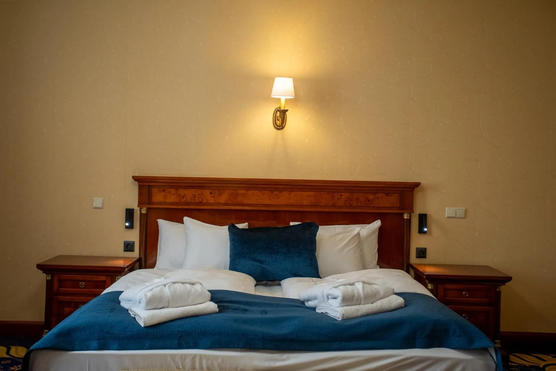 Bed in Hotel Golden Palace