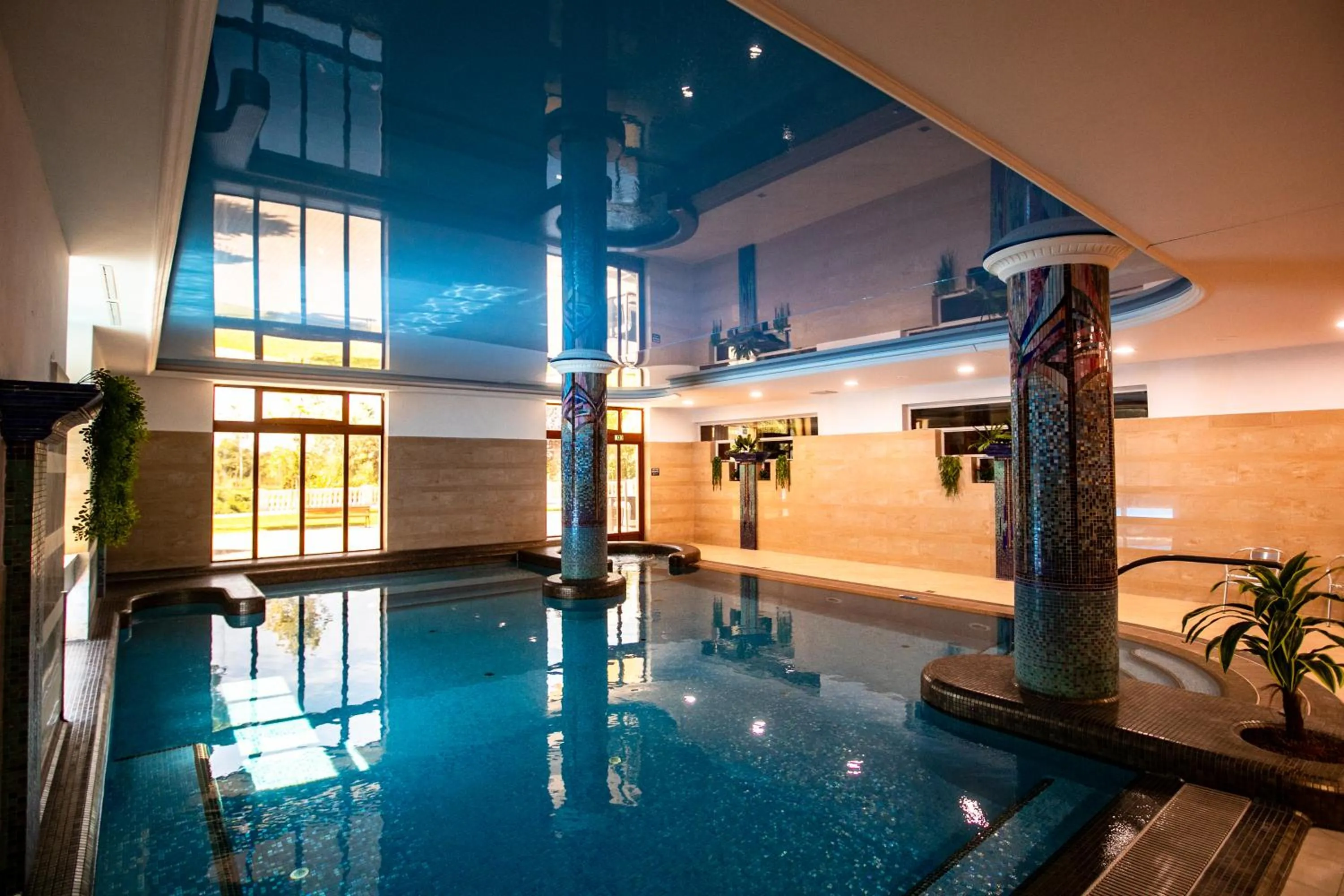 Swimming pool in Hotel Golden Palace