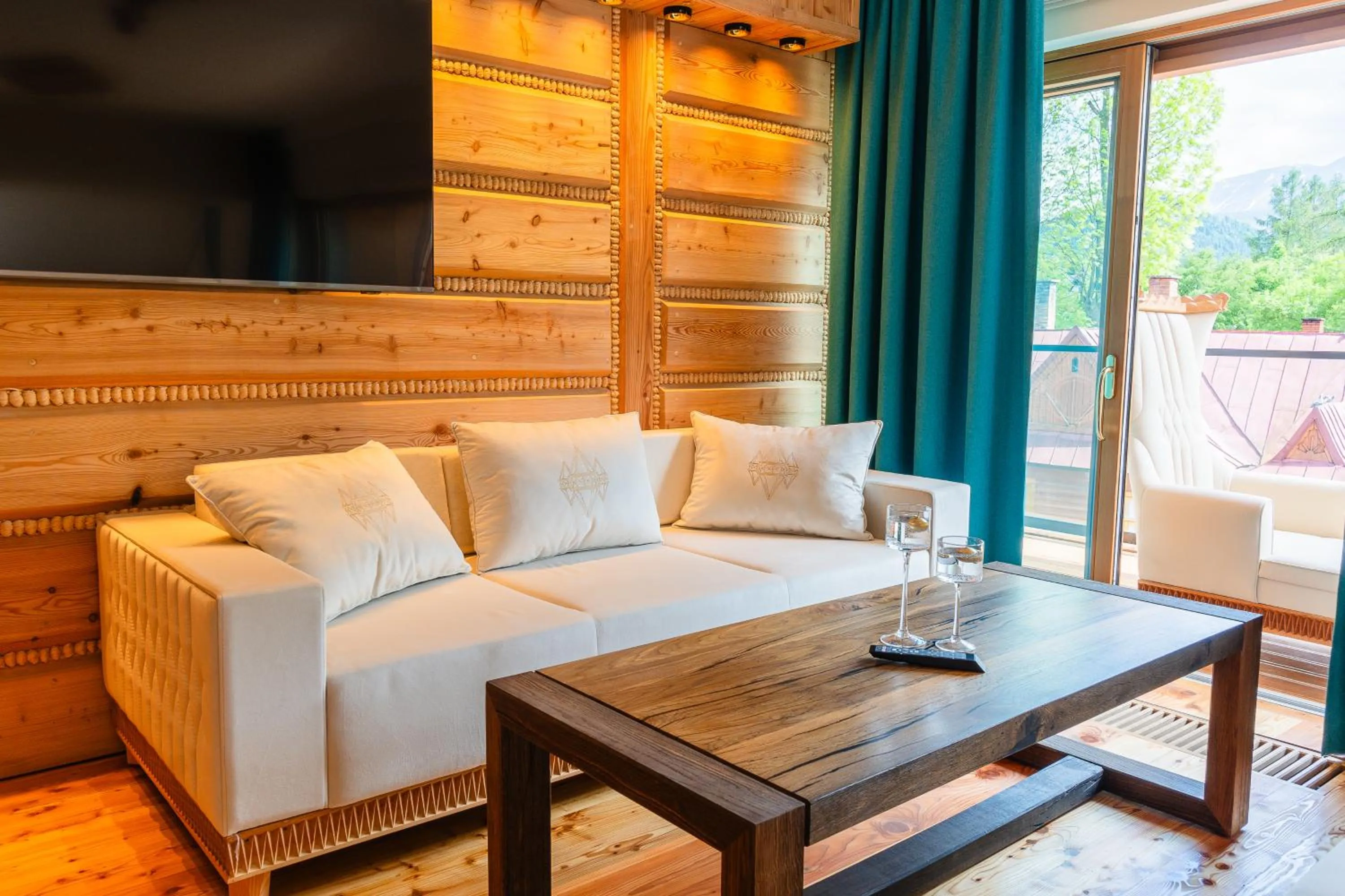 TV and multimedia in Mountain Diamond Resort