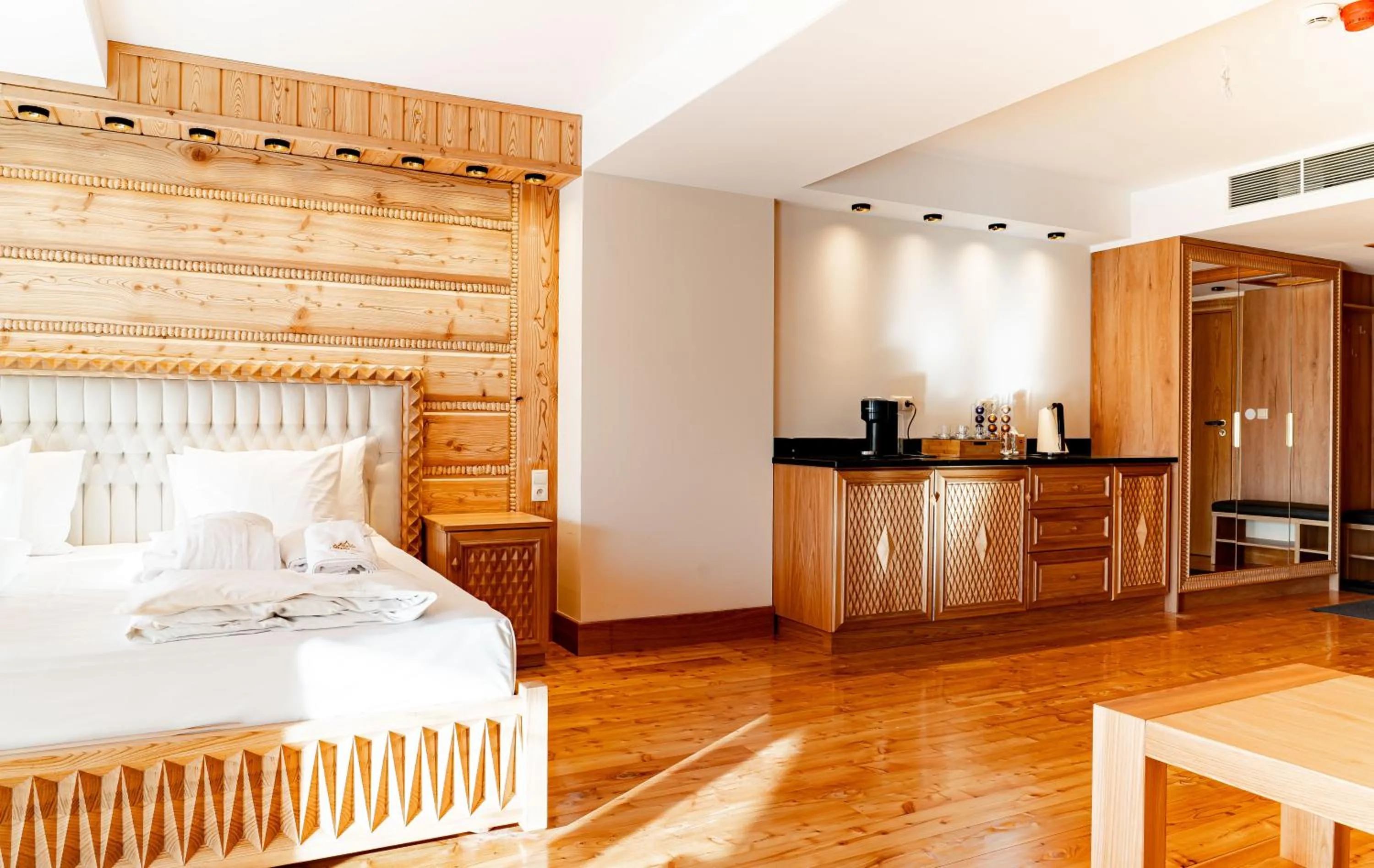 Bed in Mountain Diamond Resort