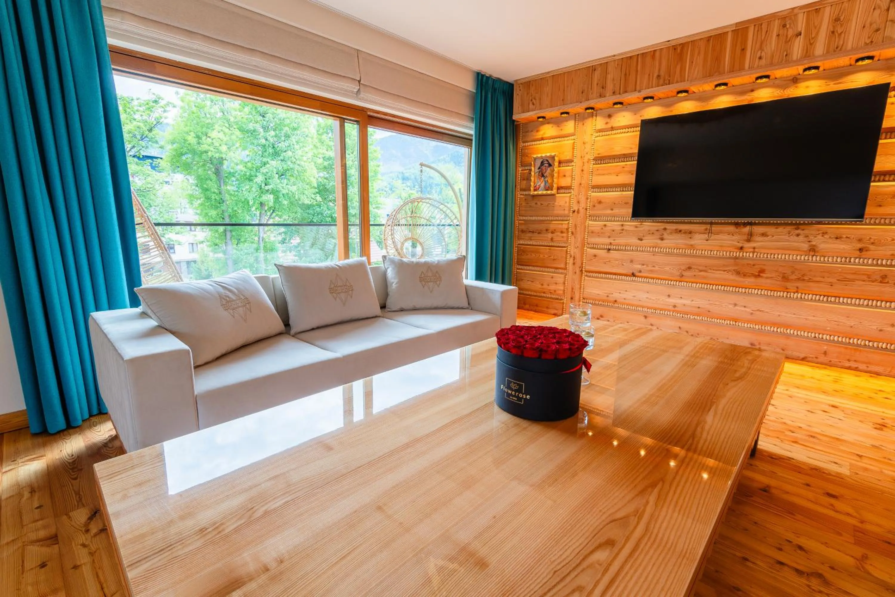 Communal lounge/ TV room in Mountain Diamond Resort