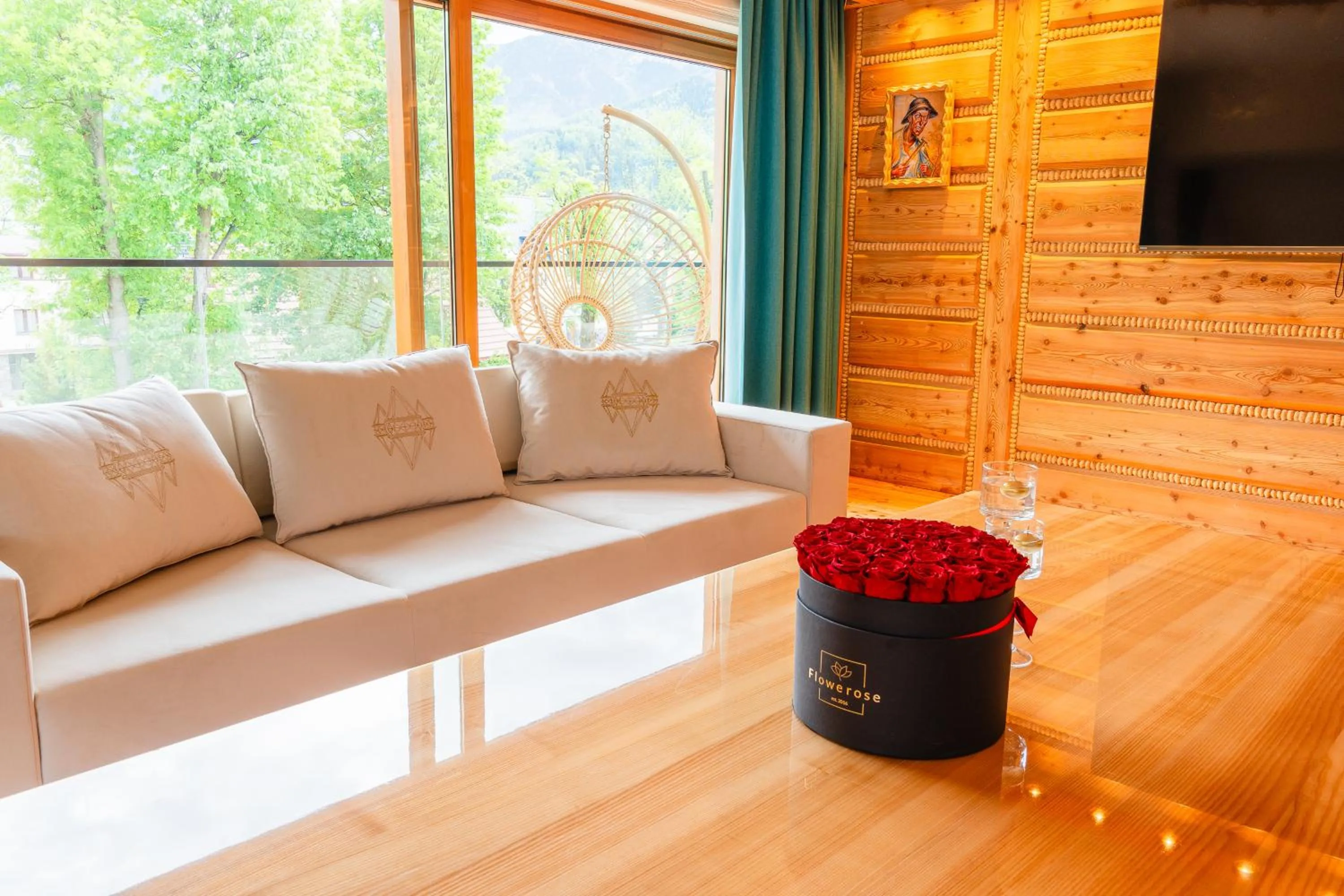 Communal lounge/ TV room in Mountain Diamond Resort