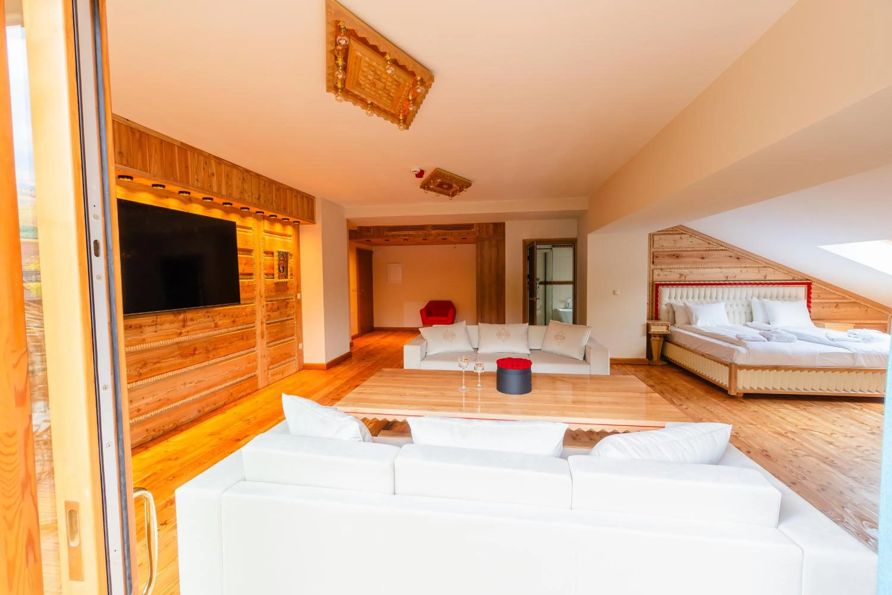 Communal lounge/ TV room, Bed in Mountain Diamond Resort
