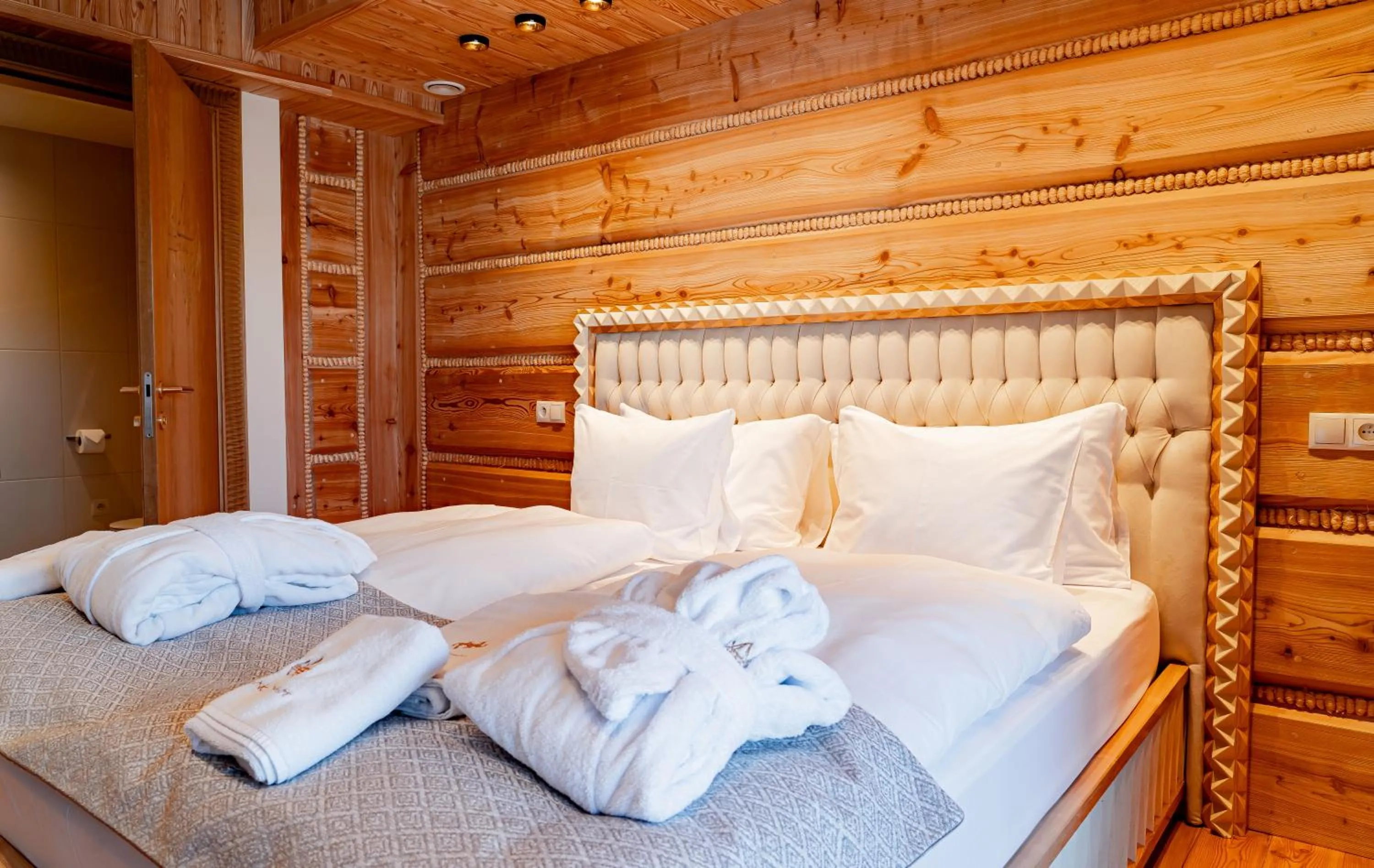 Bed in Mountain Diamond Resort