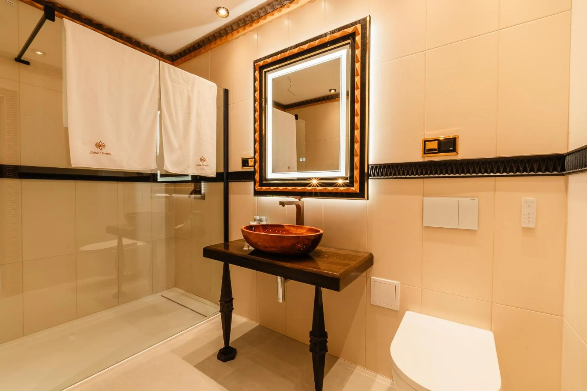 Shower in Mountain Diamond Resort