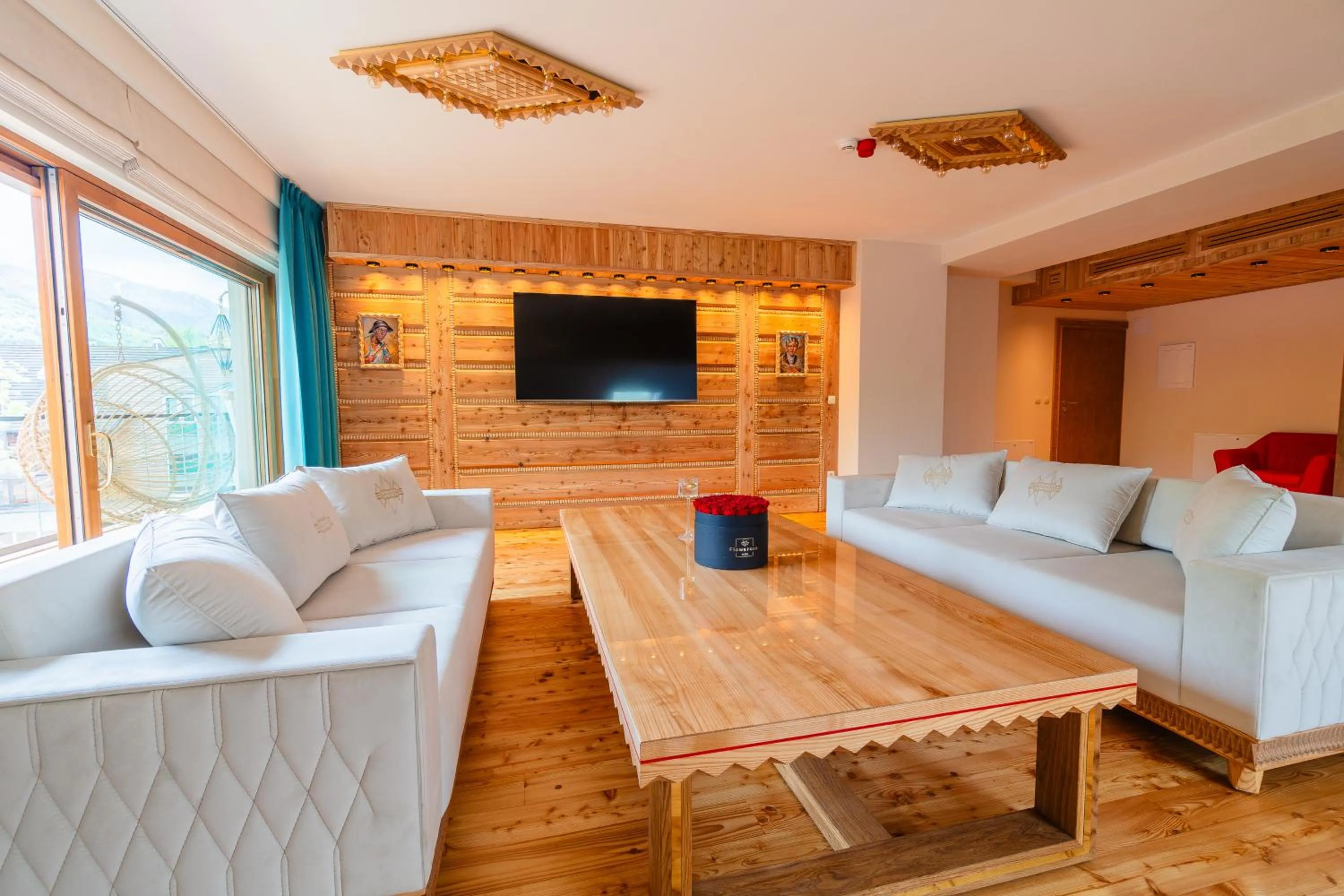 Communal lounge/ TV room in Mountain Diamond Resort