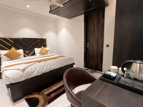 Hotel GreySky Karkardooma AnandVihar New Delhi