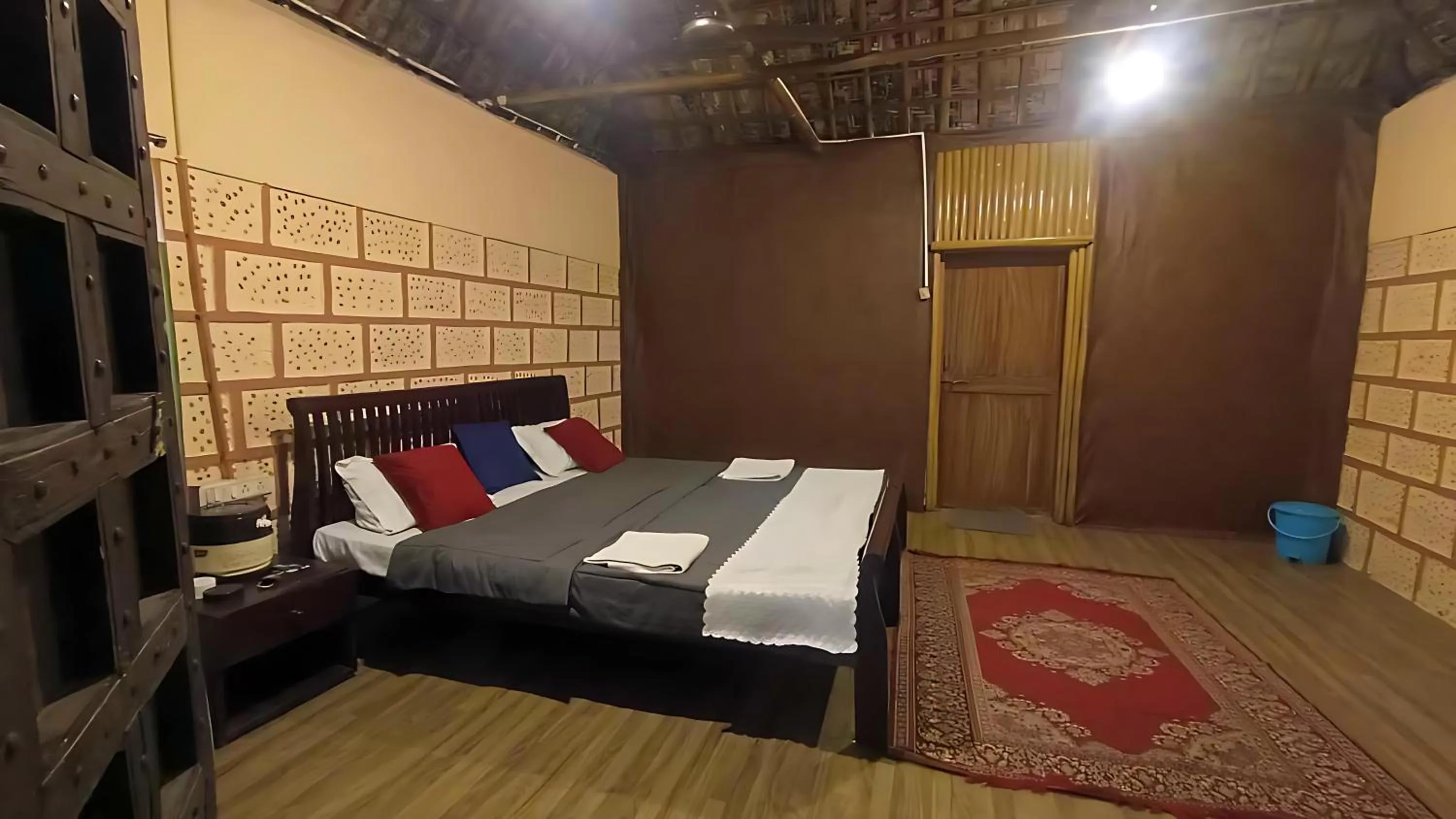 Photo of the whole room, Bed in Brook Ville