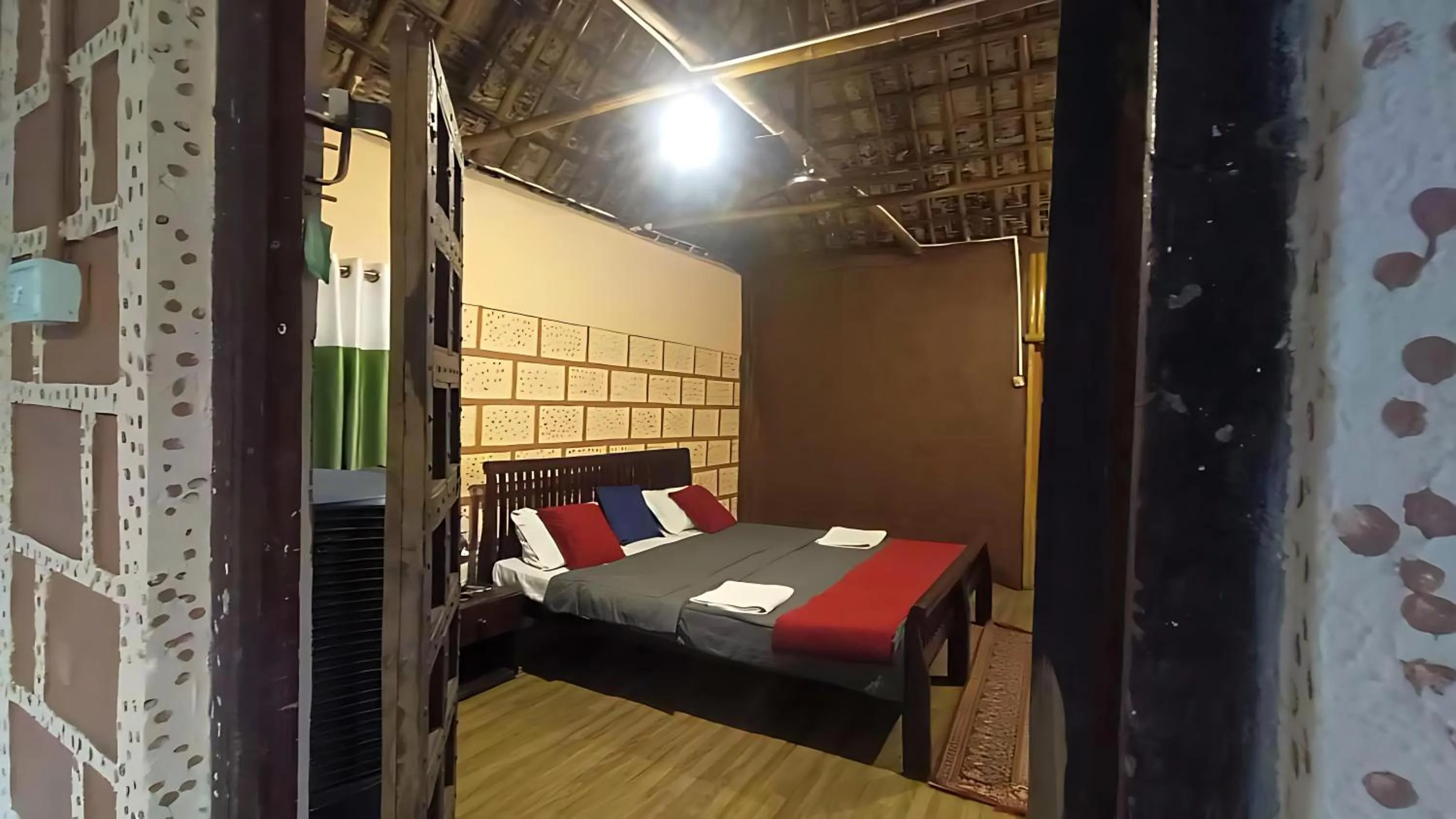 Photo of the whole room, Bed in Brook Ville